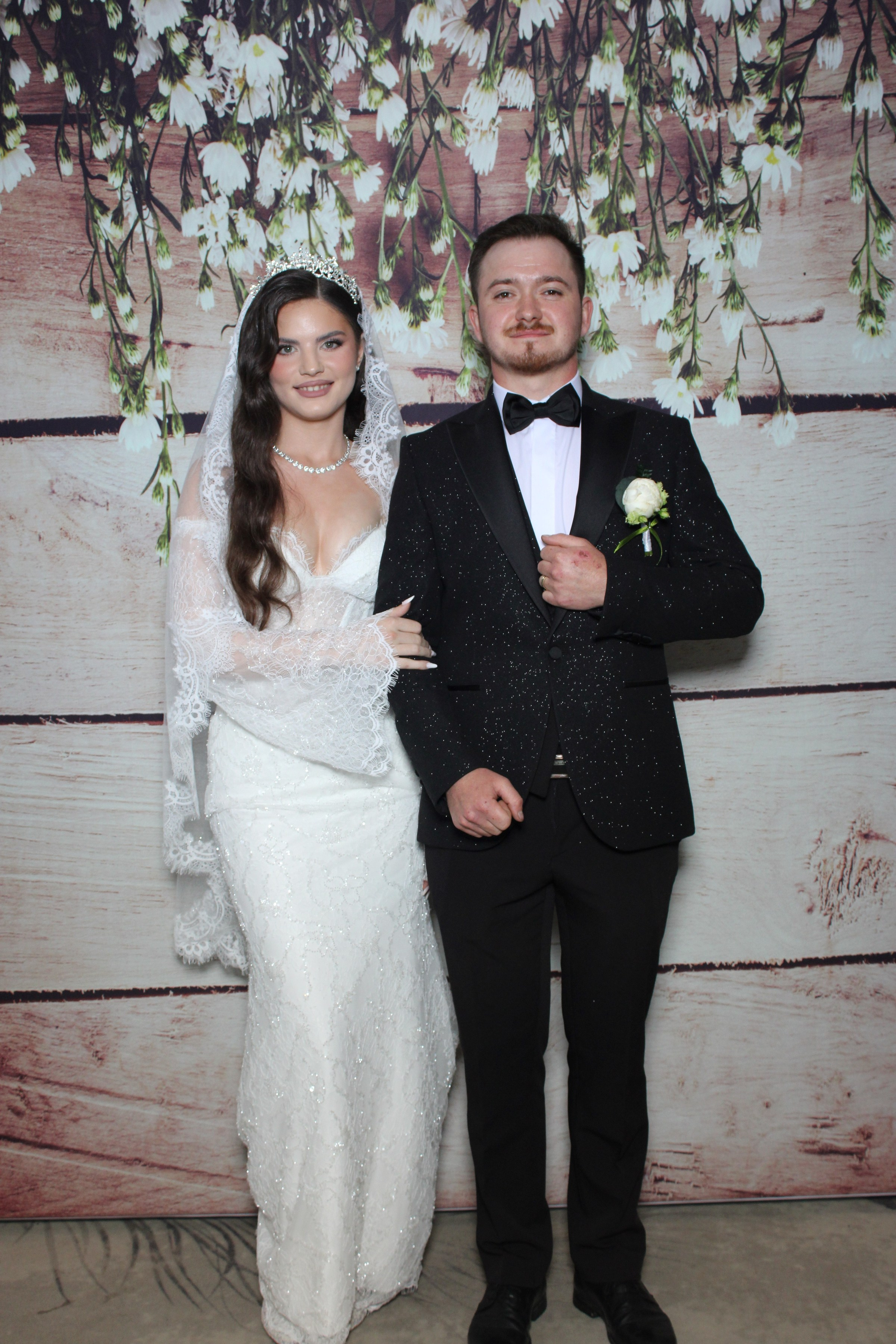 Nunta Denisa & Daniel – Zâmbete și distracție cu Oglinda Amintirilor Suceava