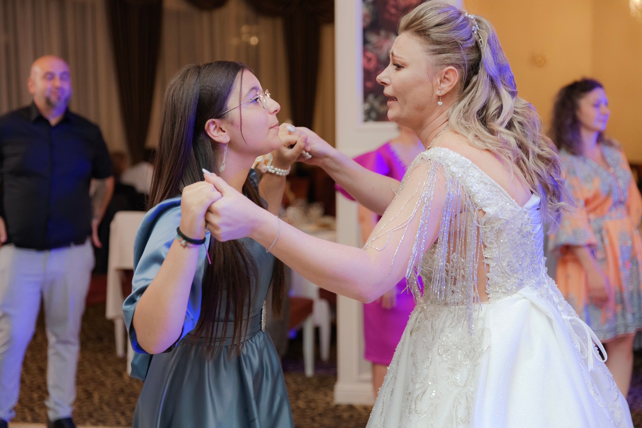 Mihai & Oana. Servicii foto-video profesionale, pentru momente de neuitat