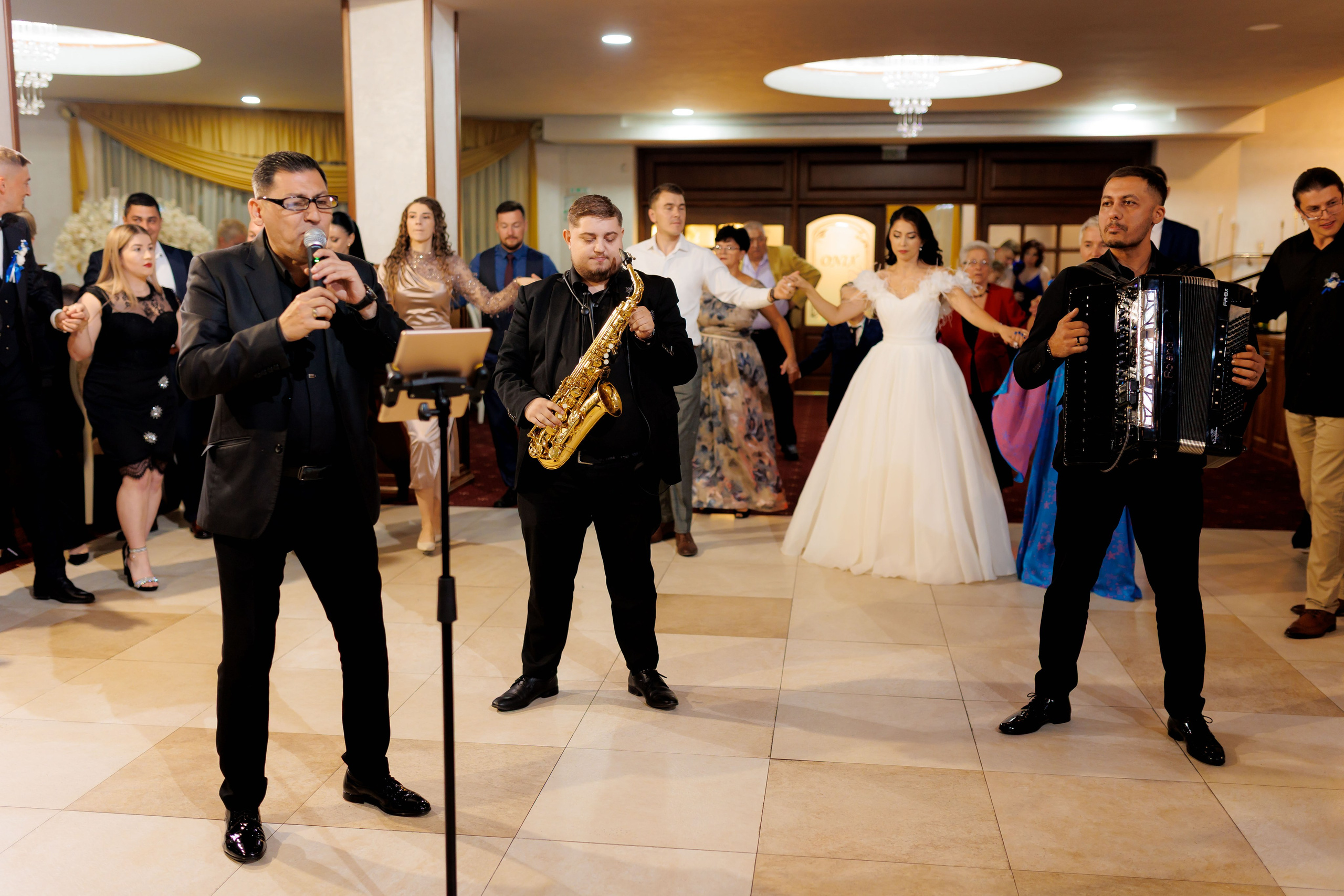 Loredana & Emilian – Ziua Nunții | Videografie - fotografie Botez Suceava, Iași, Botoșani. Servicii foto-video profesionale, pentru momente de neuitat