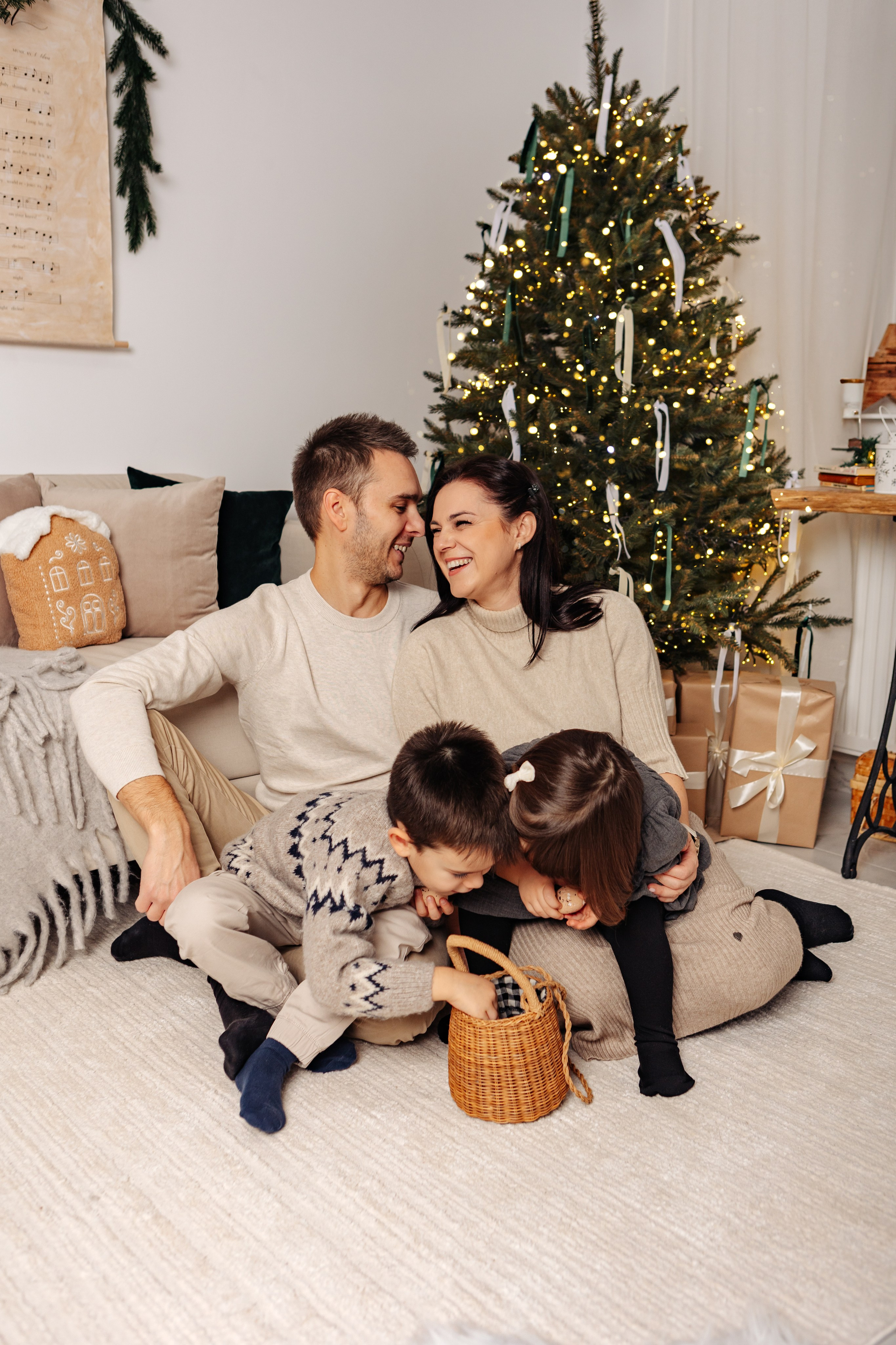 Familia Codreanu. Cristina Andronache fotograf Brașov fotograf de familie fotograf de nunta Brașov