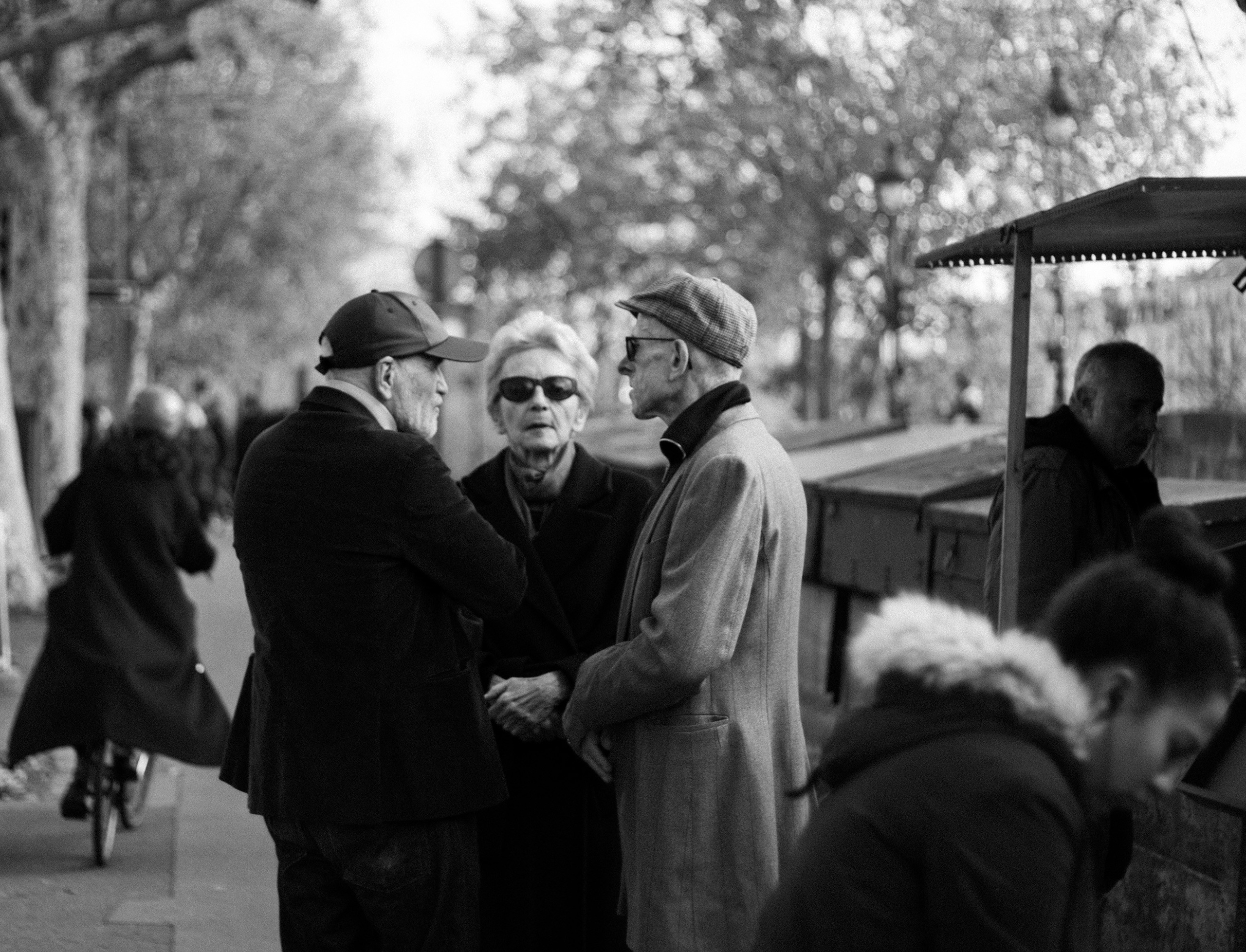 Street photography. Yulia — portrait, tourist & love story photographer in Paris