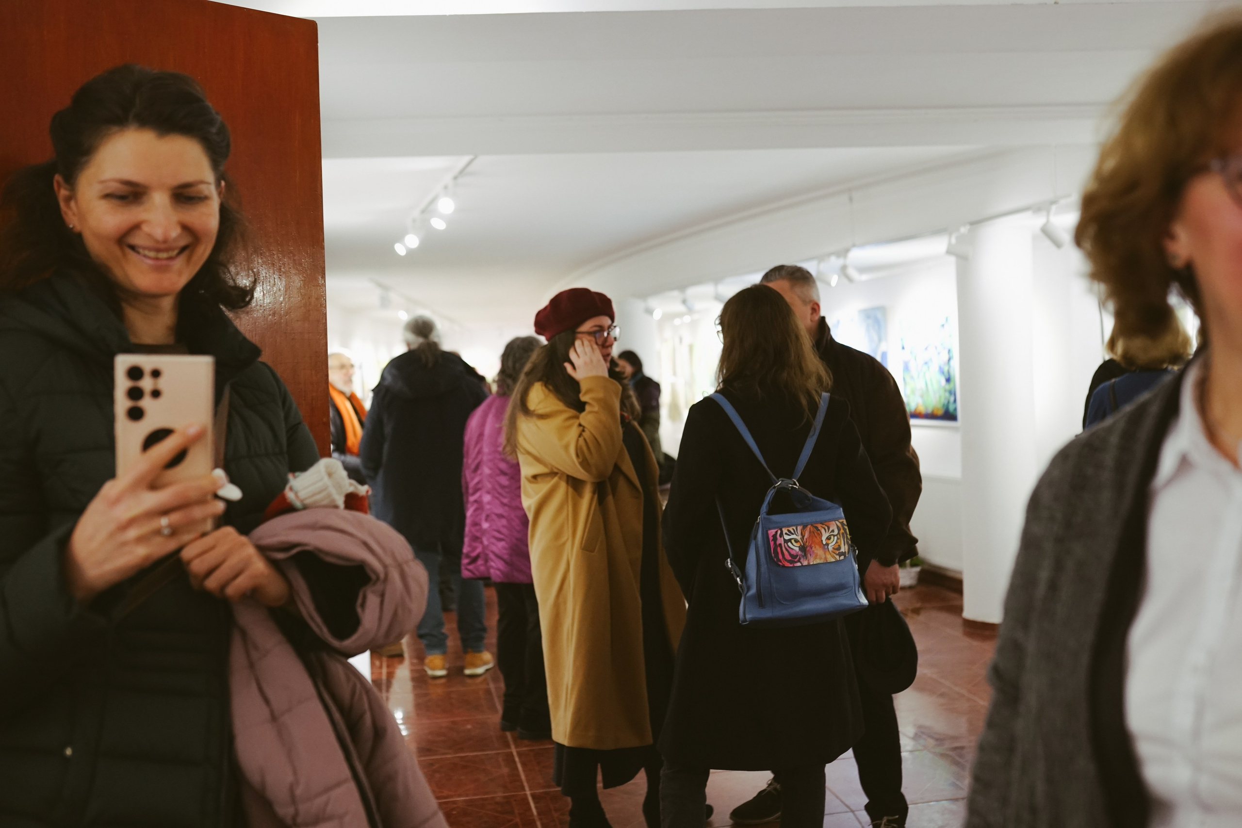 Expoziție Foto Maternitate Brașov | Mădălina Beda. Madalina Beda- Artist vizual, fotograf, doula la nastere, consultant babywearing Brasov si in toata tara