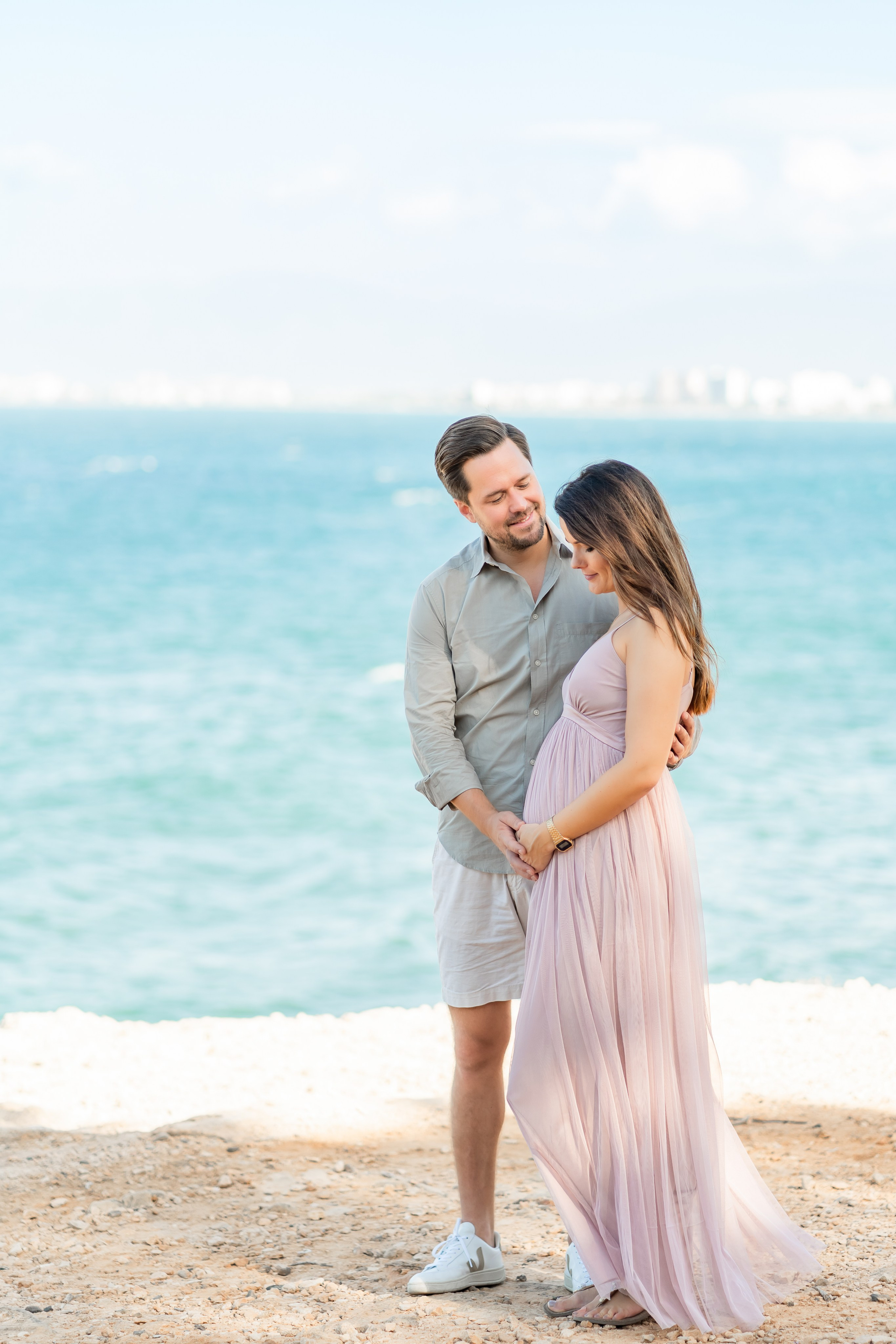 Babybauch Shooting Mallorca. Deine Fotografin auf Mallorca für Familien und Business