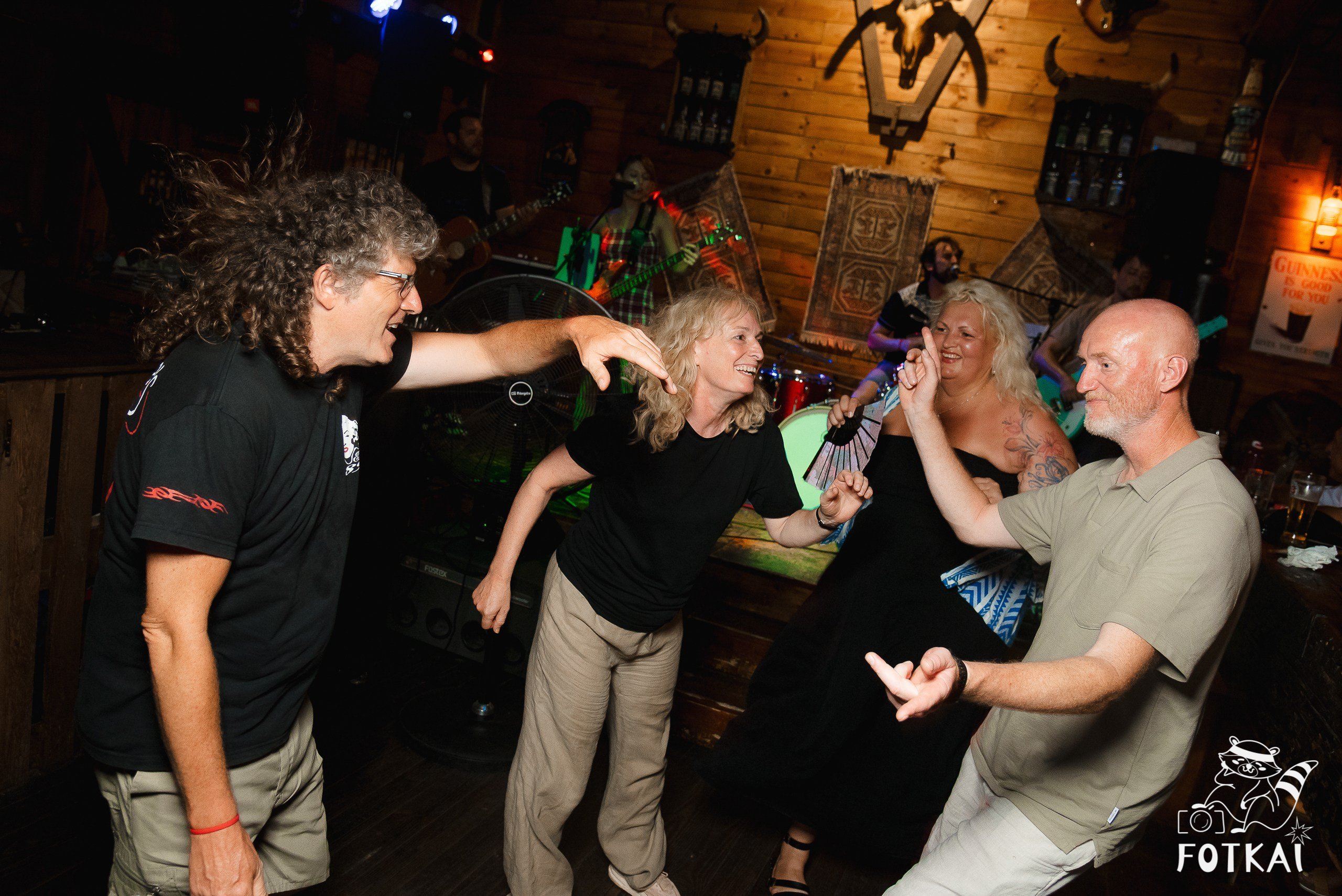 Reportaje fotográfico de FOTKAI | Get Back en El Paso Bar | Torrevieja, España, 12 de julio de 2025