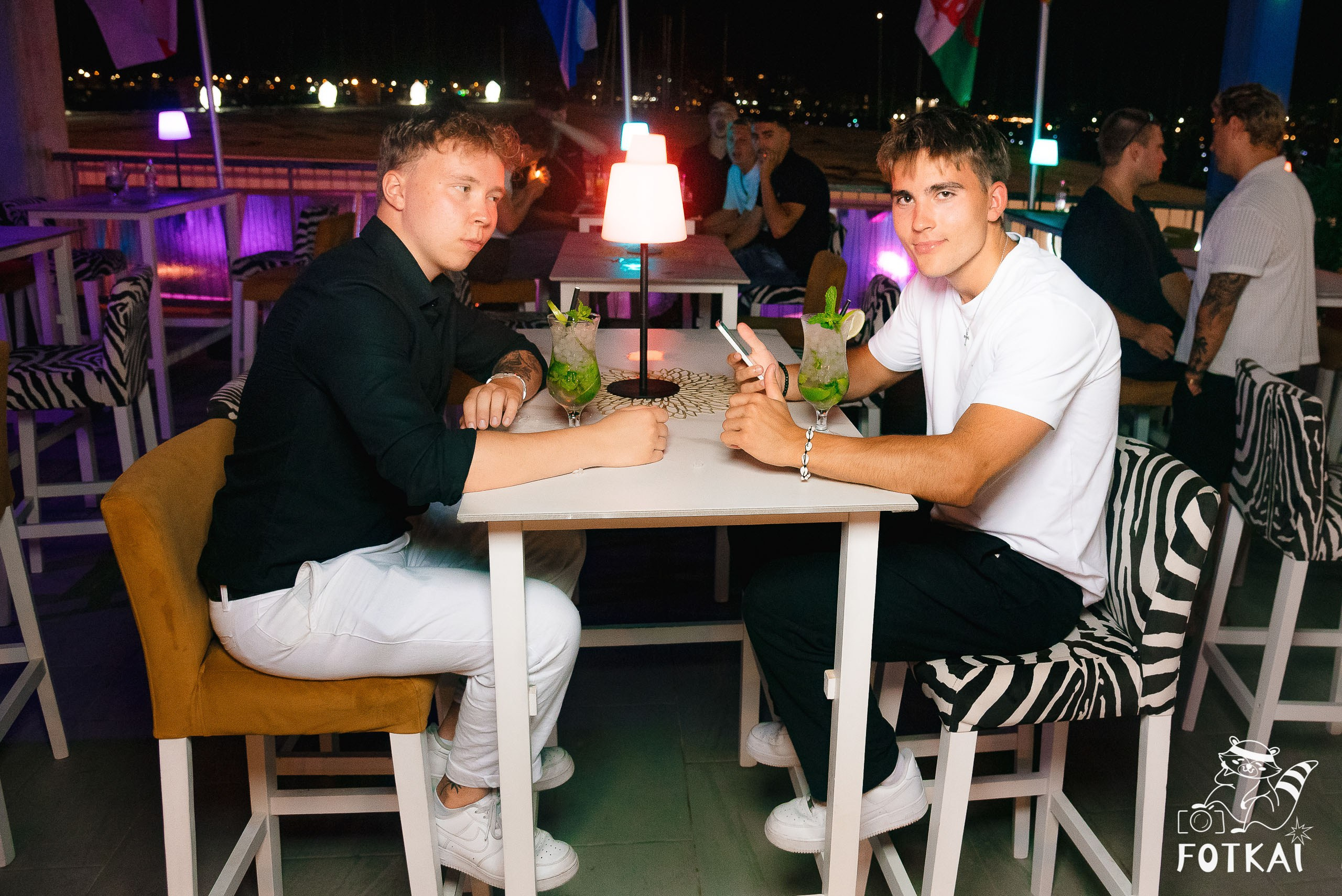 The Sunset Lounge Bar: Reportaje fotográfico 08.08.25 | FOTKAI