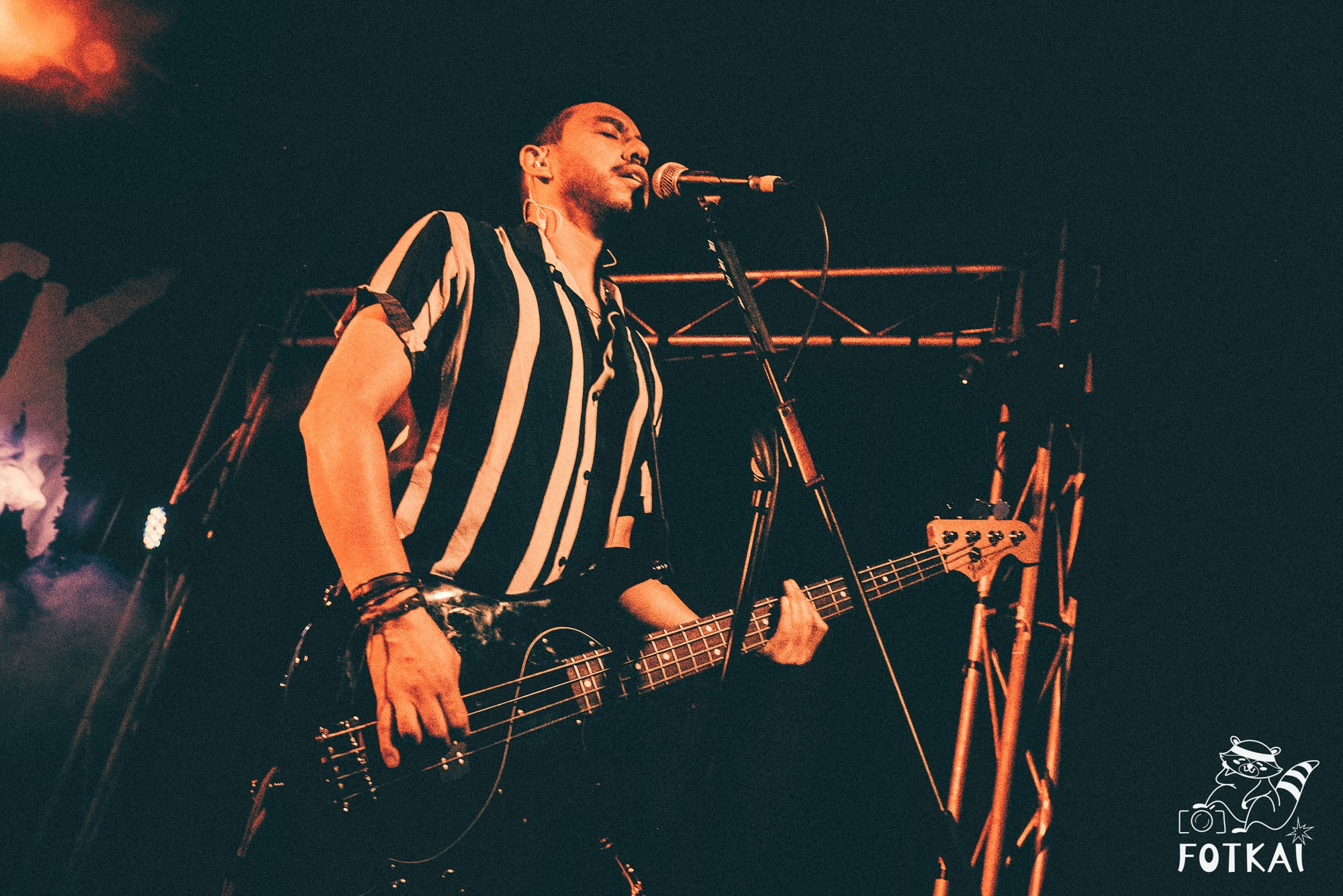 DENISDENIS — reportaje fotográfico del concierto en la Sala Marearock (Alicante) | FOTKAI