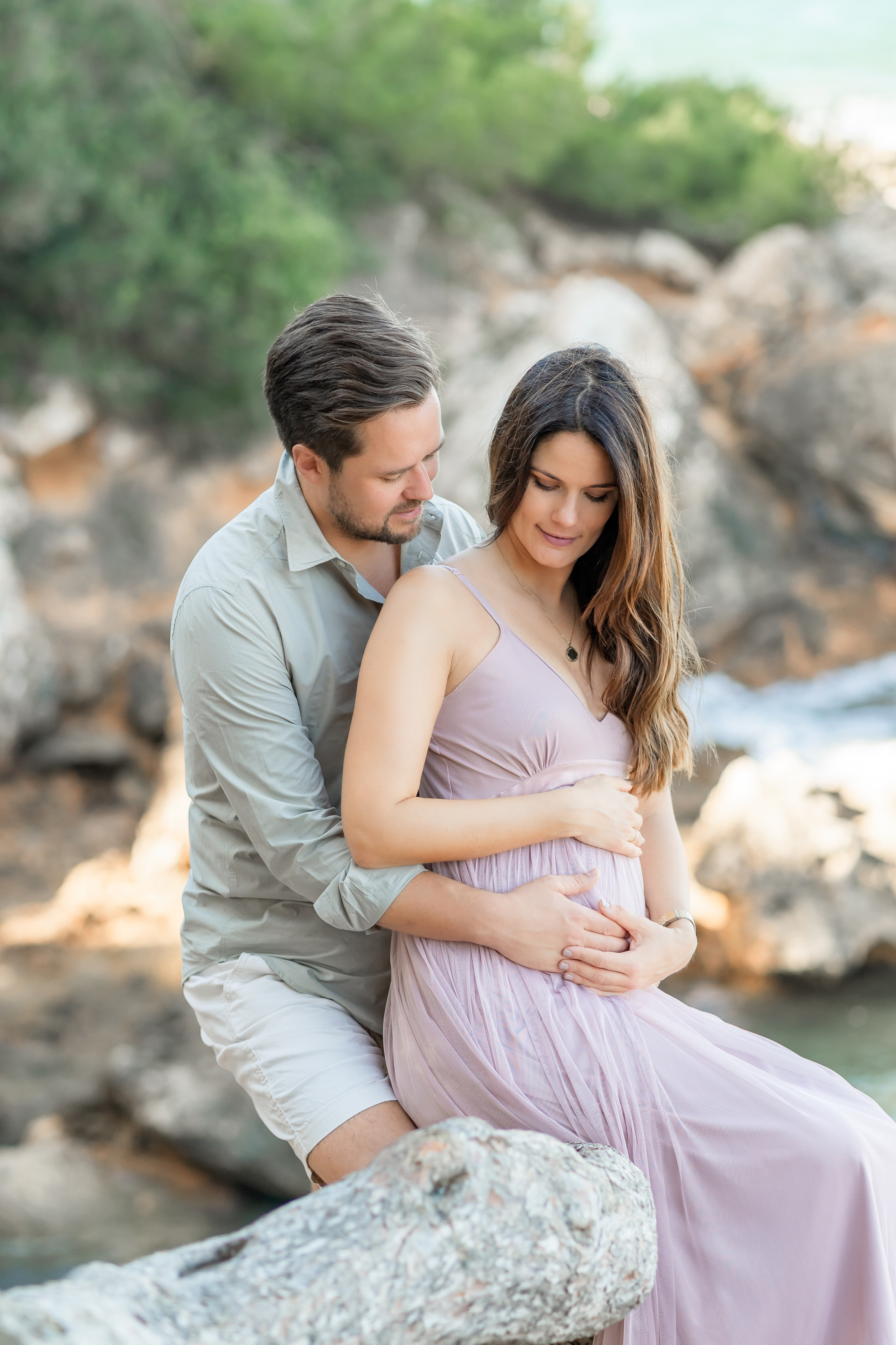 Babybauch Shooting Mallorca. Deine Fotografin auf Mallorca für Familien und Business
