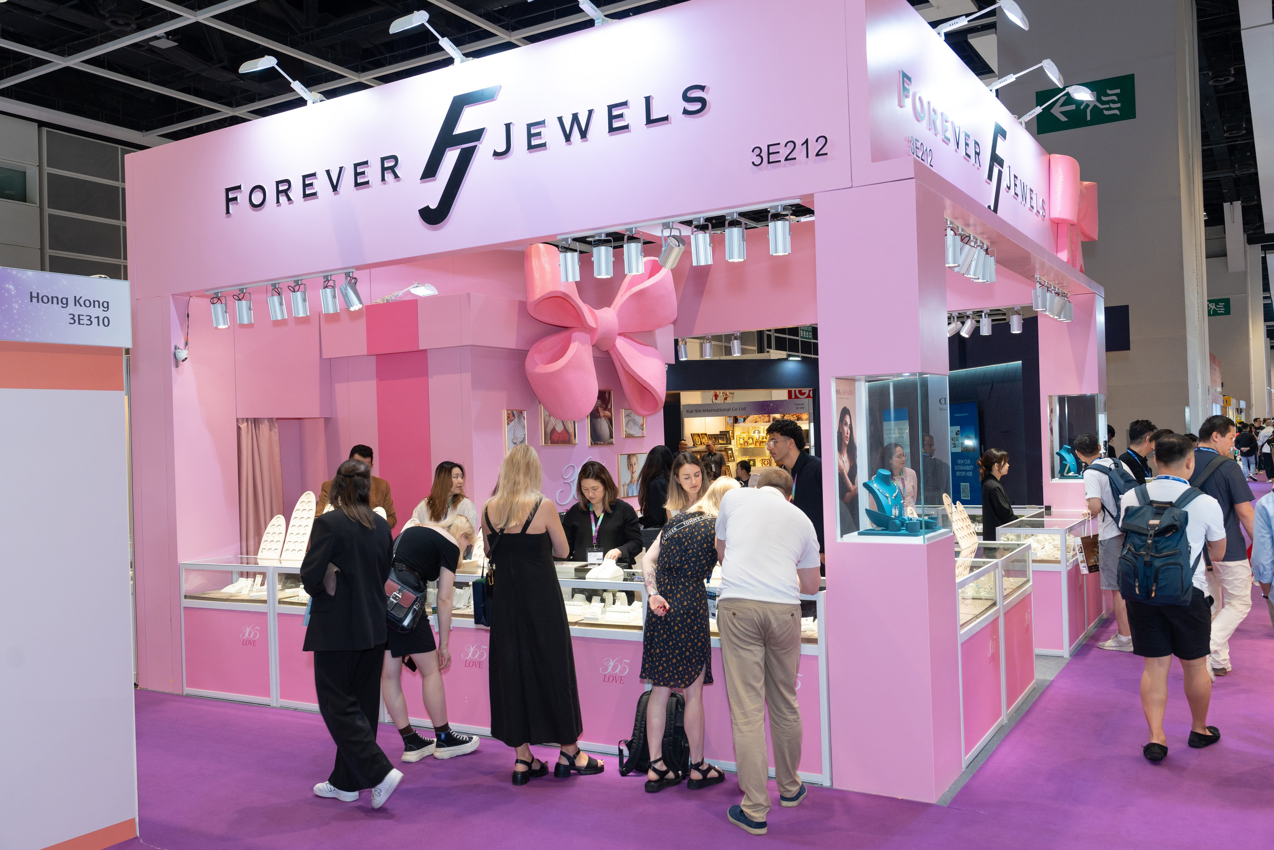 FOREVER5JEWELS. PHOTOGRAPHER IN HONG KONG (WEDDING, FASHION, FAMILY, EVENTS)