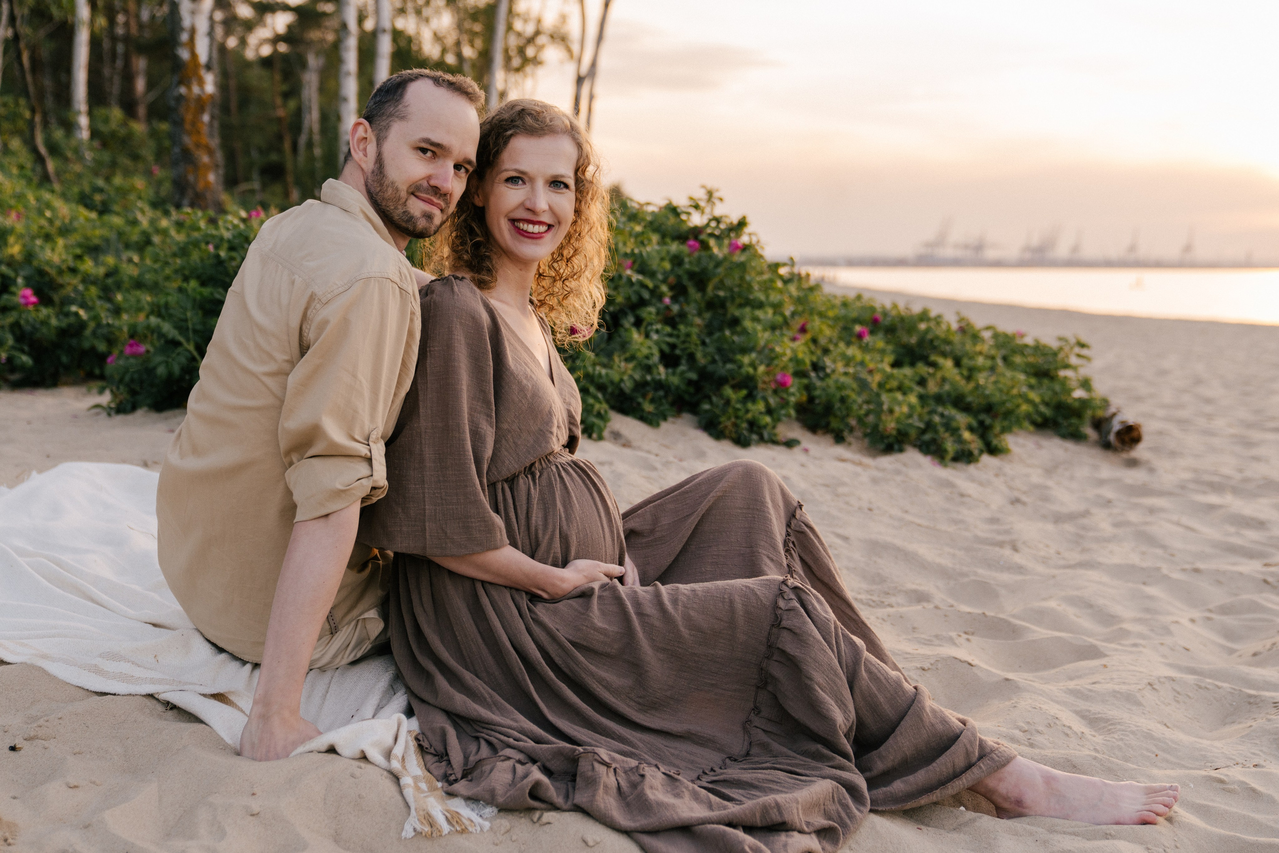 sesja-ciążowa-Gdańsk-plener-Górki-Zachodnie-plaża 