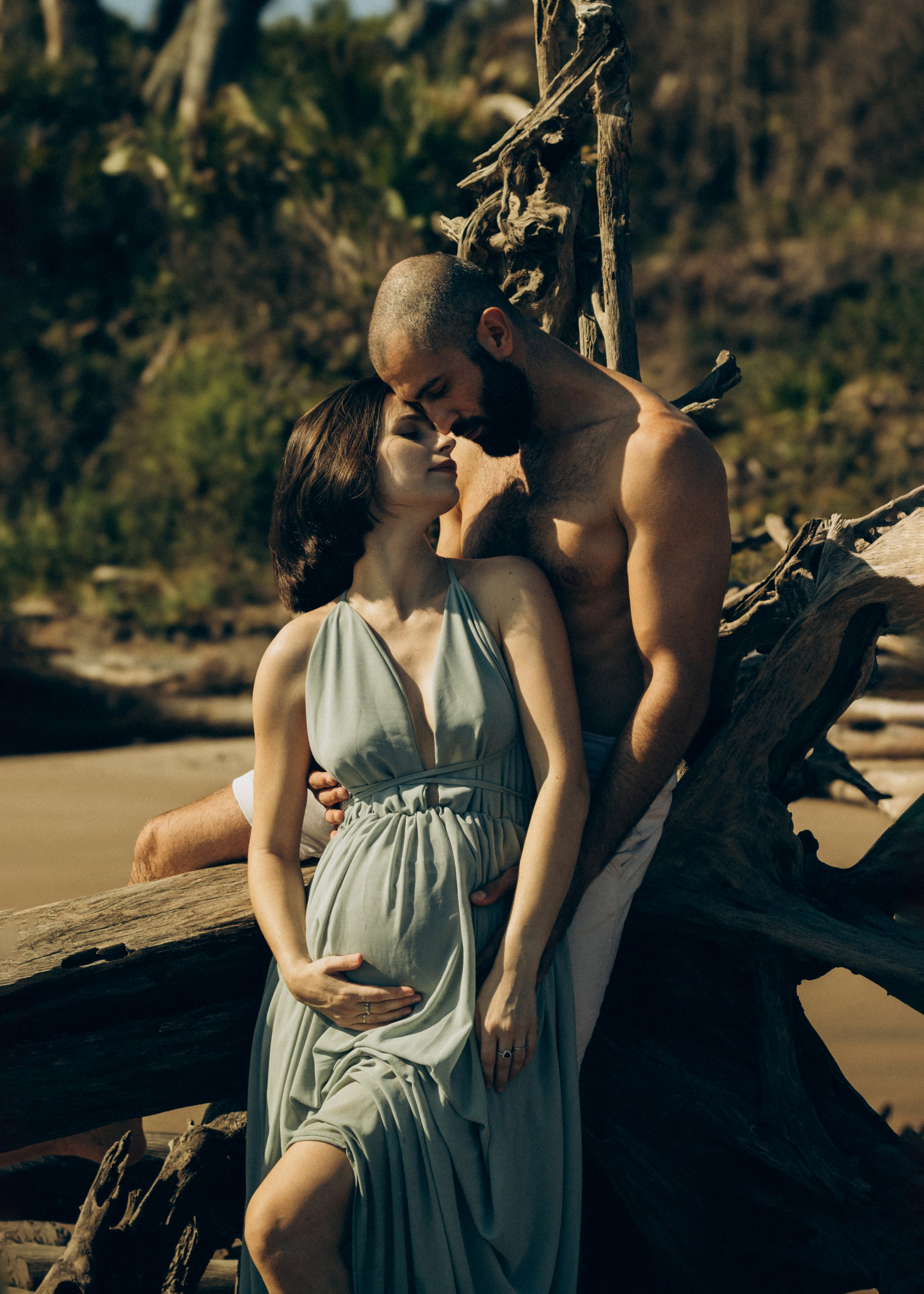 Maternity photoshoot at the beach. Portrait and couples photographer in Florida, Valeriia Honcharova