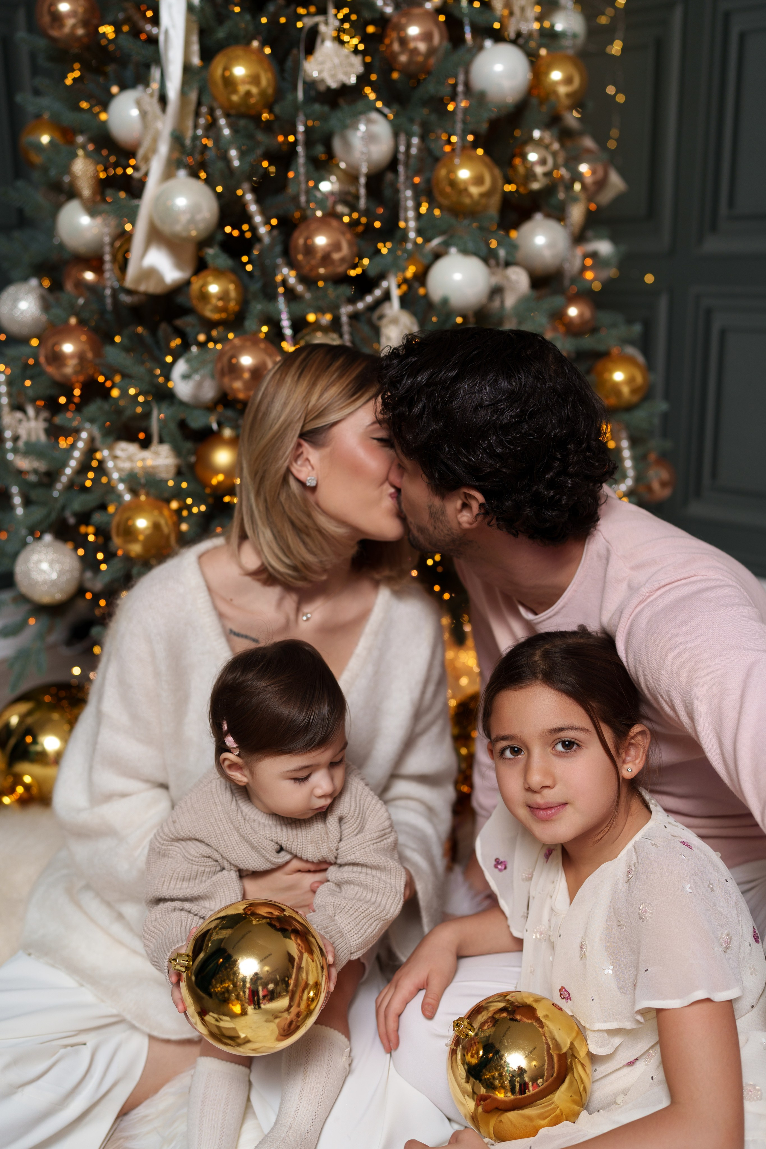 Weihnachtsfotoshootings. Anna, Fotografin aus Wien, Österreich. Ich fotografiere in folgenden Genres: Babybauch-, Familien-, Mode- und Weihnachtsfotografie