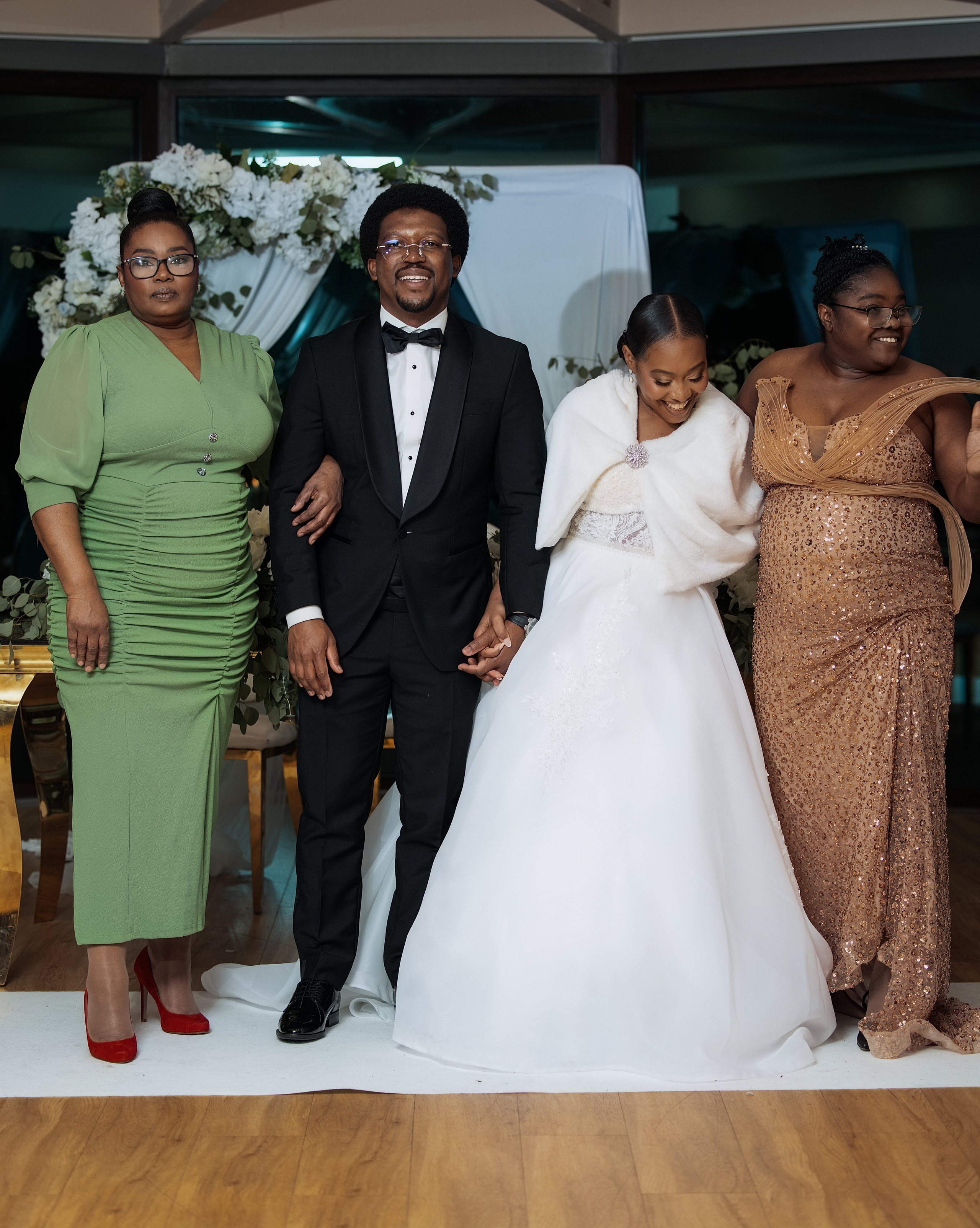 Nawik e Ethson. Fazemos o seu casamento ser lembrado por gerações