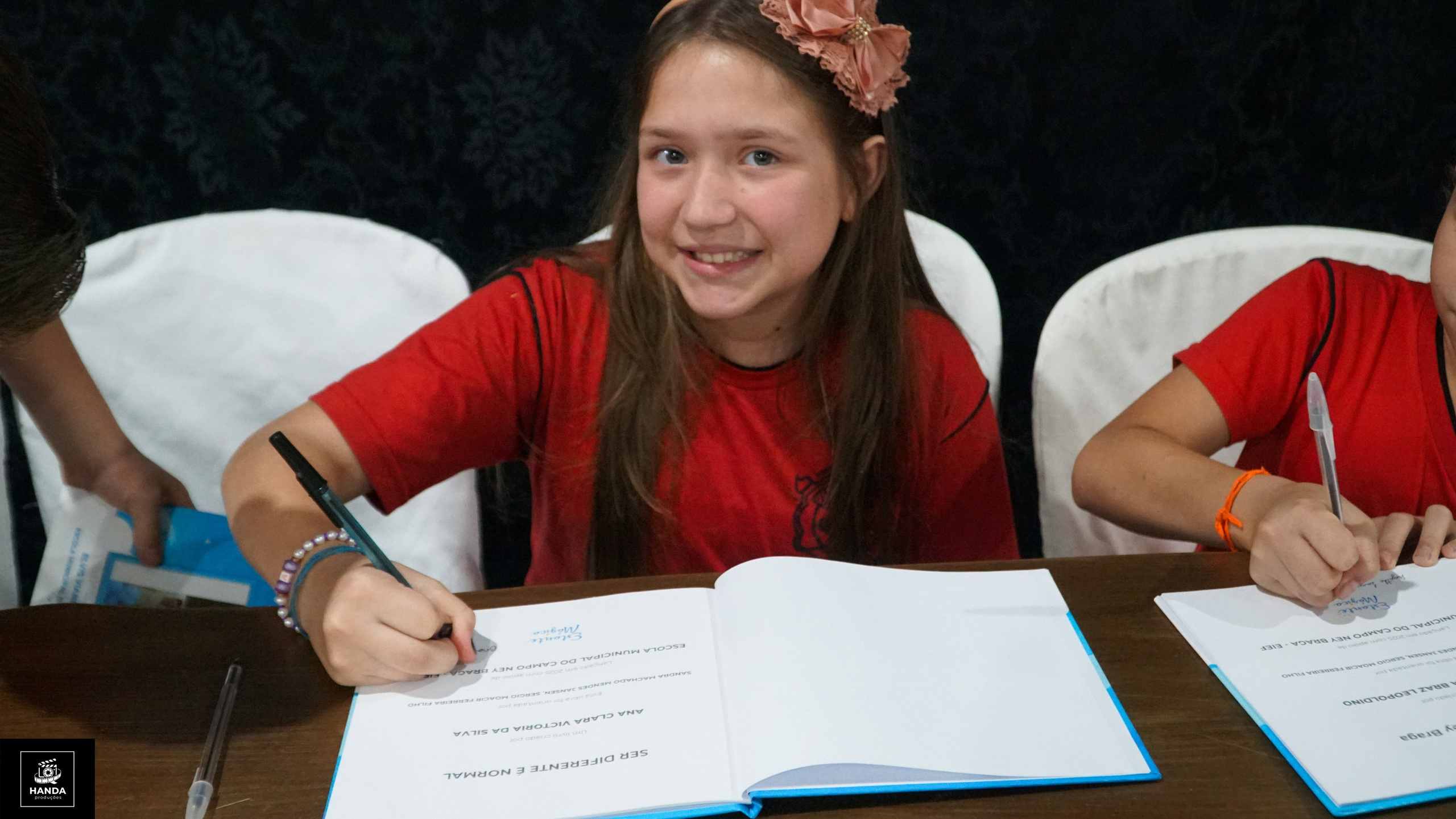 Noite autógrafos colégio Aurélio Buarque de Holanda. Handa Produções