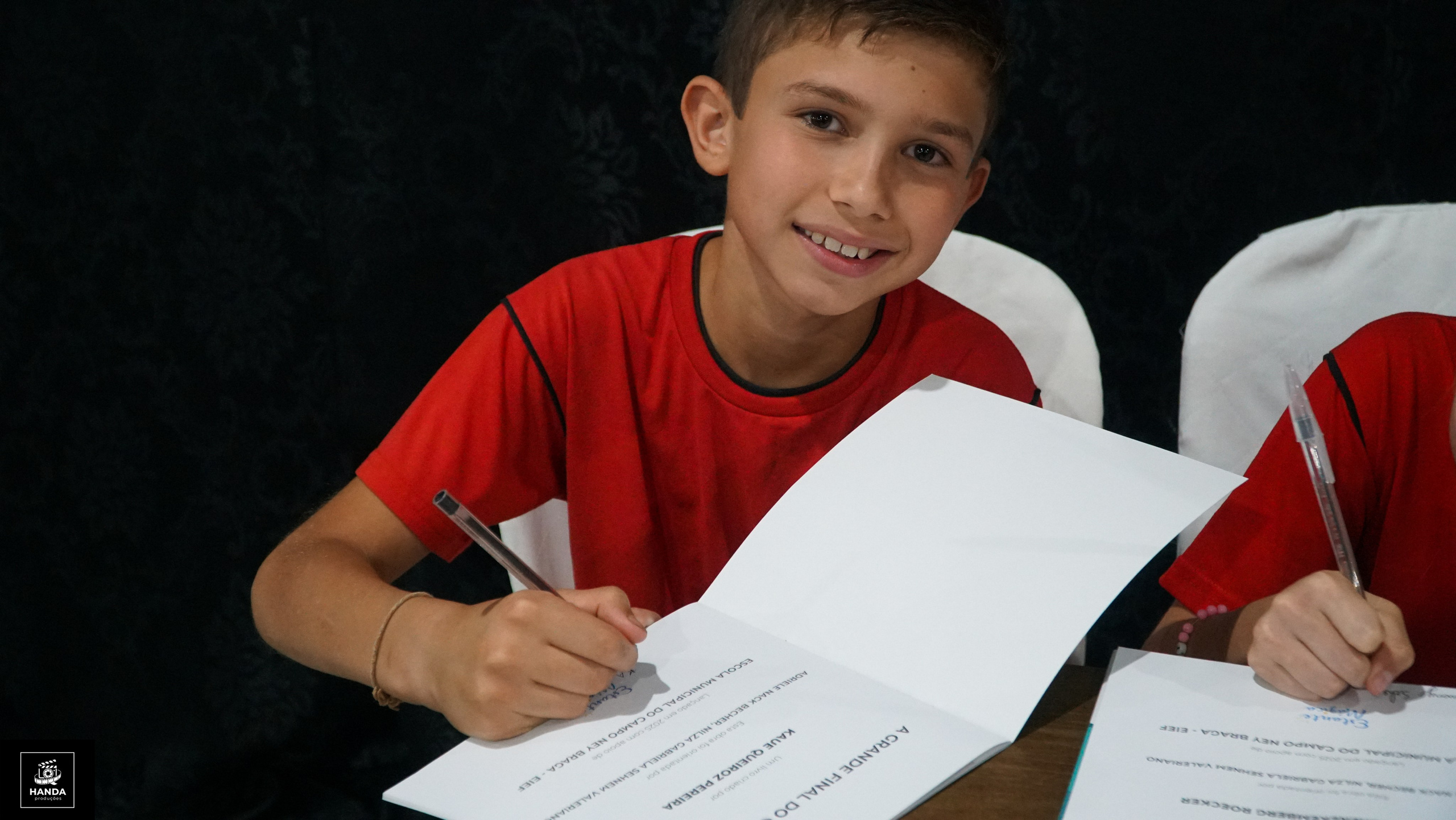 Noite autógrafos colégio Aurélio Buarque de Holanda. Handa Produções