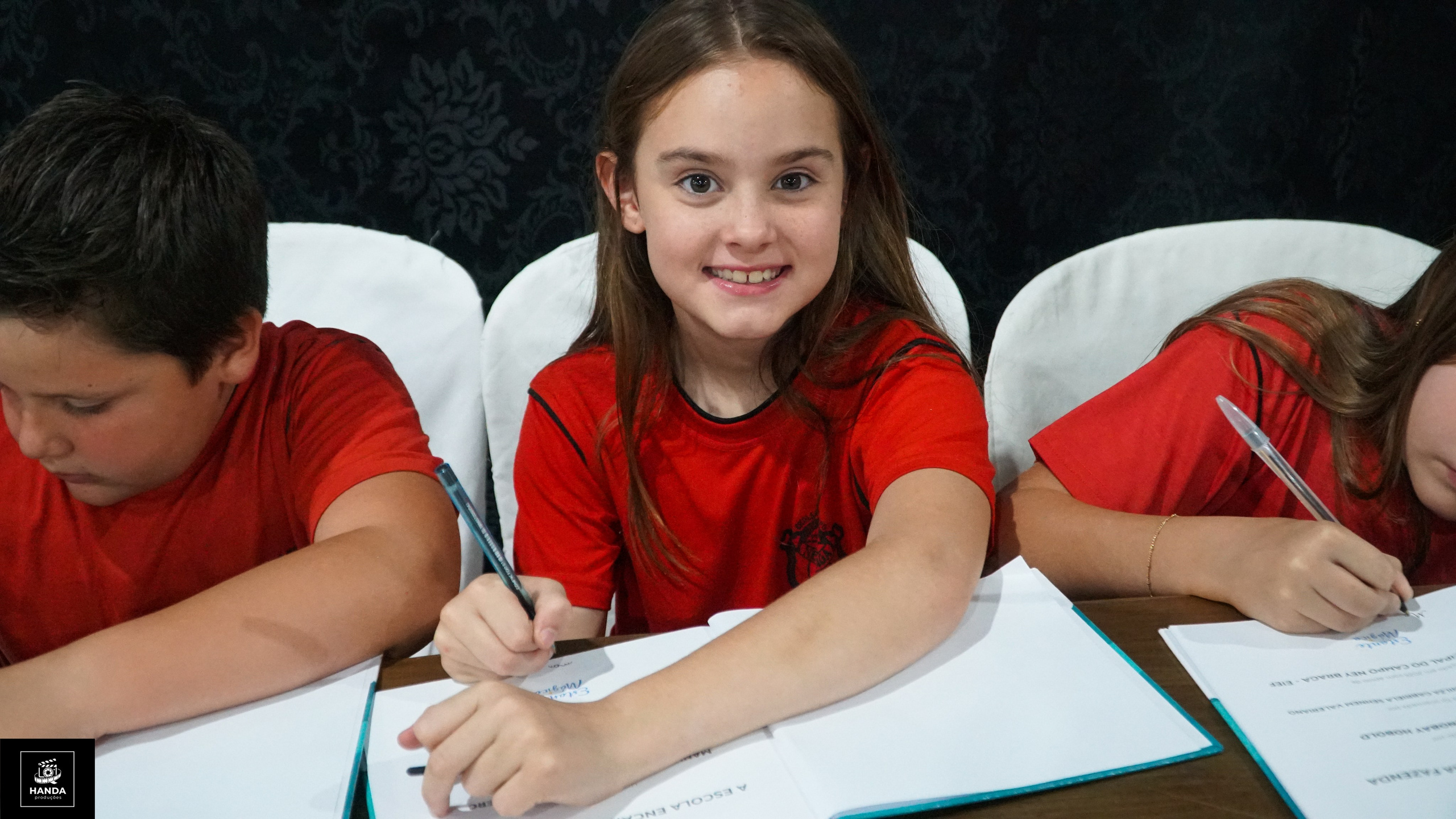 Noite autógrafos colégio Aurélio Buarque de Holanda. Handa Produções