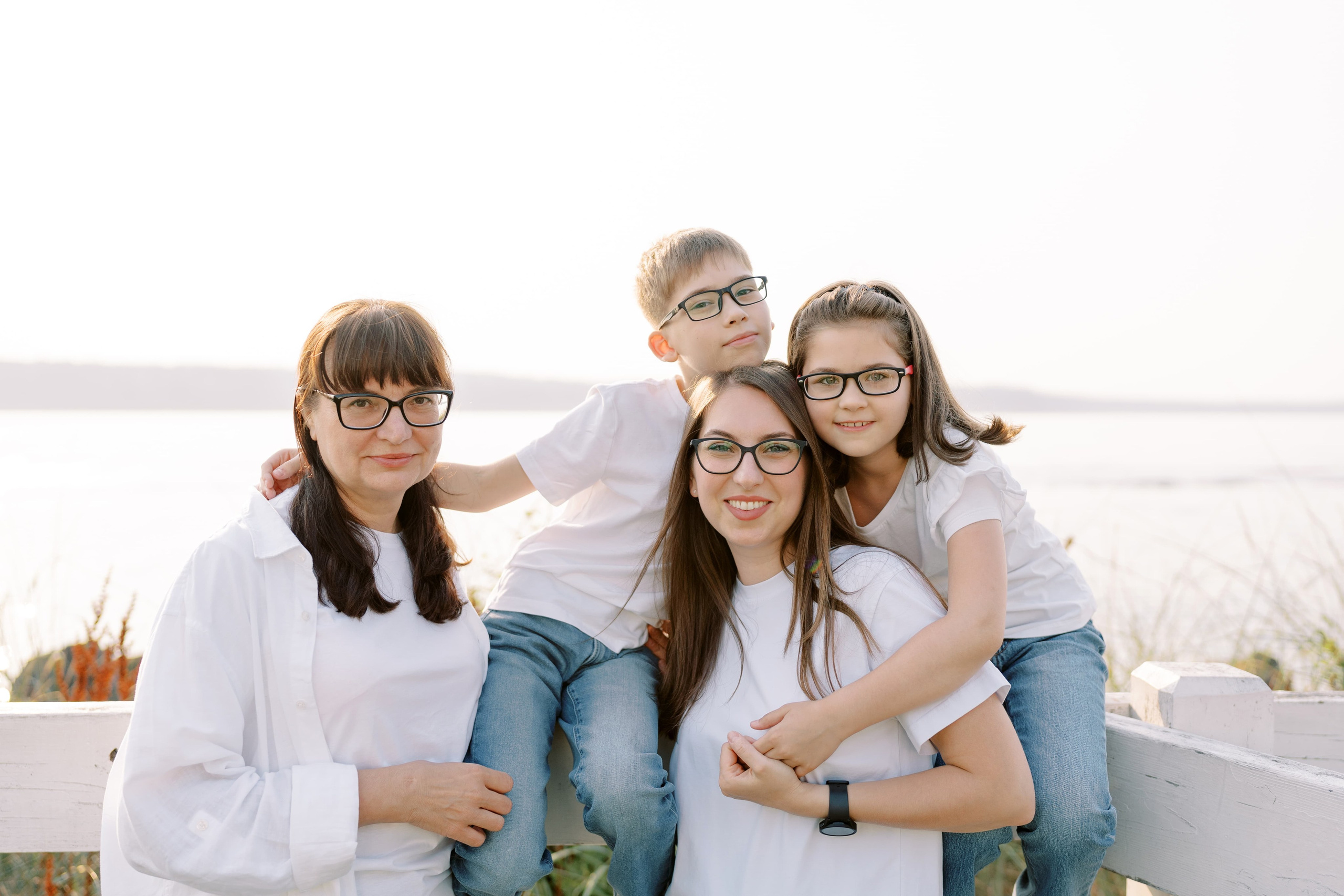 Family photoshoot. Vitalina with her family. August 2024. Lighthouse in Mukilteo. EVAN ARISTOV WEDDING PHOTOGRAPHY — Seattle Wedding Photographer