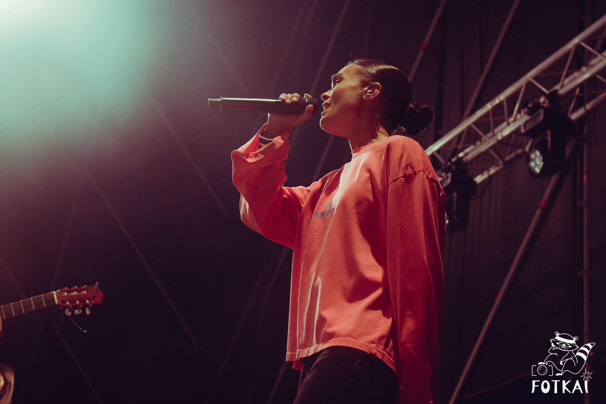 Marta Santos — Fotos del concierto en Alicante 2026: pop flamenco en El Muelle Live | FOTKAI