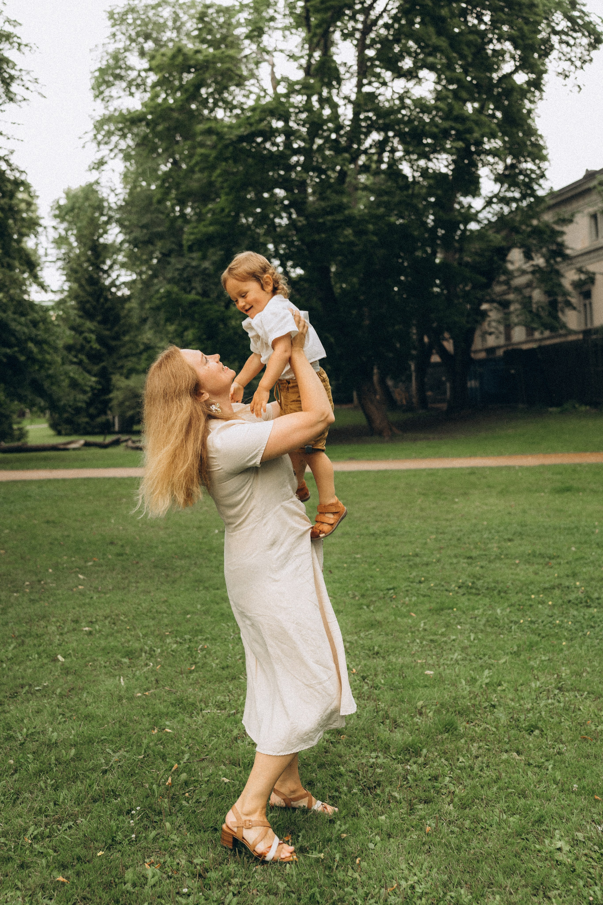 Kaivopuisto. Wedding and potrait photographer in Helsinki Vickan O