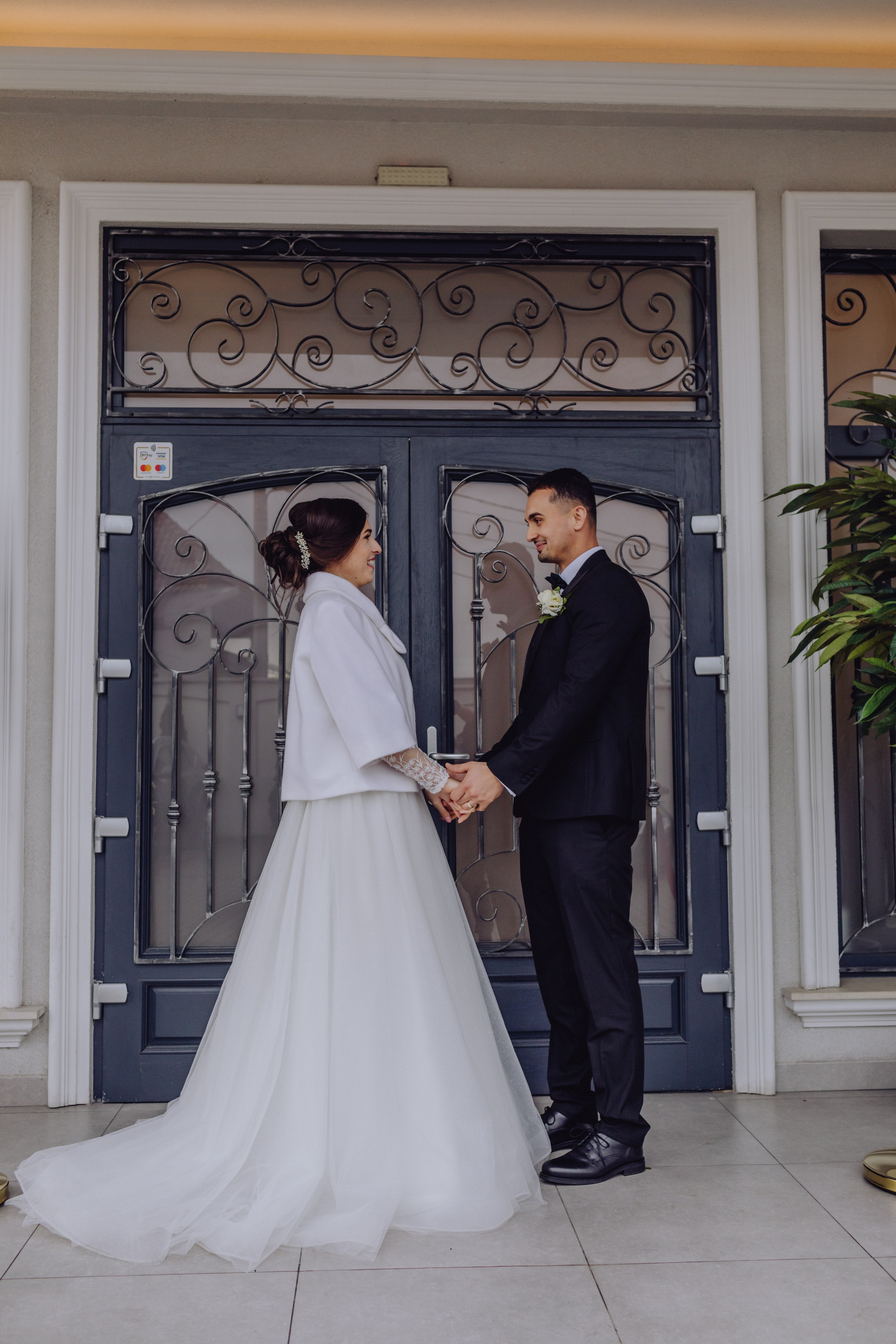 Adi & Angela. Wedding & couple photographer from Romania Rut Vetan