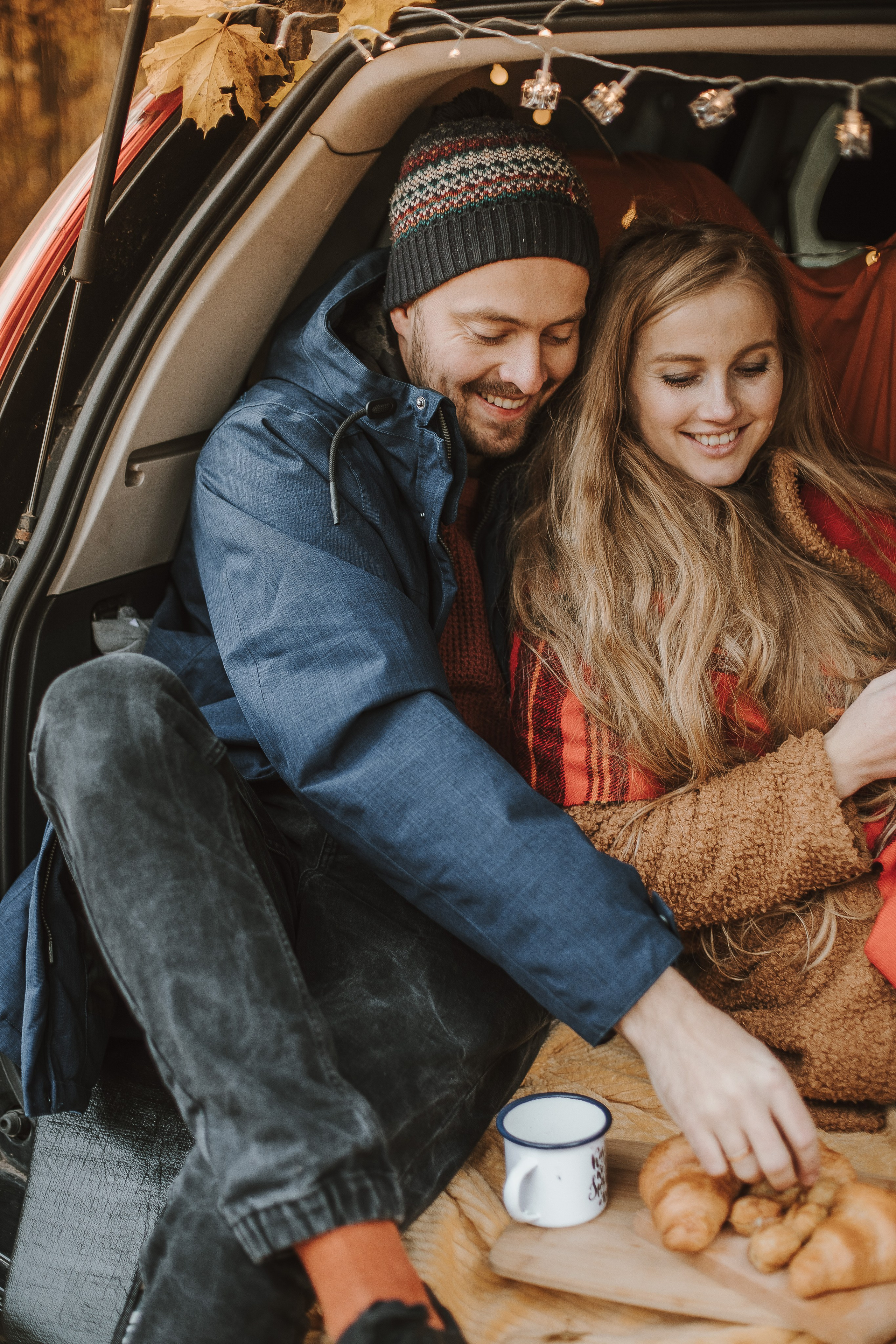 Rudens fotosesija ar mašīnu. Fotogrāfs Rīgā — Katerina Gordik