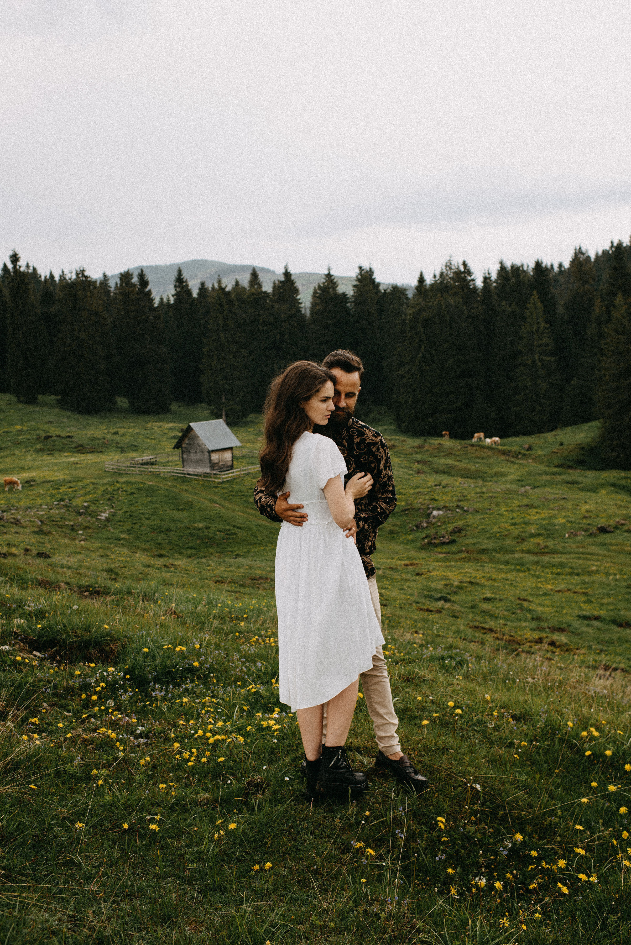 romania wedding photographer, fotograf nunta romania, nunta in romania, fotograf cupluri in romania, muntii apuseni, sedinta foto in multii apuseni, padis, vacute, cuplu vintage, vintage couple, landscape photographer, romania wild, romania salbatica, transylvania, raw moments, fotograf de nunti, videograf de nunti, spain wedding photographer, spain wedding, spain photographer
