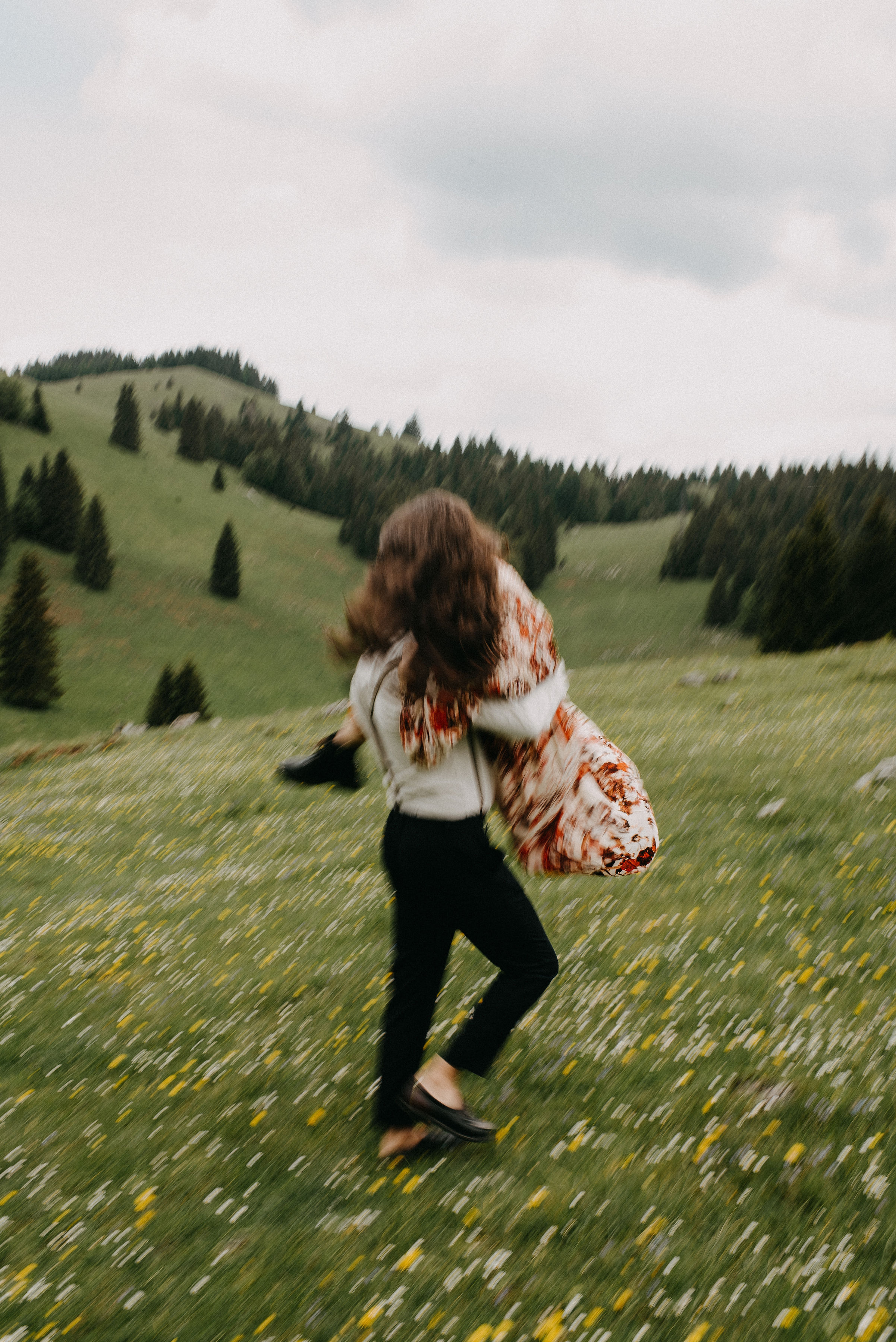 romania wedding photographer, fotograf nunta romania, nunta in romania, fotograf cupluri in romania, muntii apuseni, sedinta foto in multii apuseni, padis, vacute, cuplu vintage, vintage couple, landscape photographer, romania wild, romania salbatica, transylvania, raw moments, fotograf de nunti, videograf de nunti, spain wedding photographer, spain wedding, spain photographer