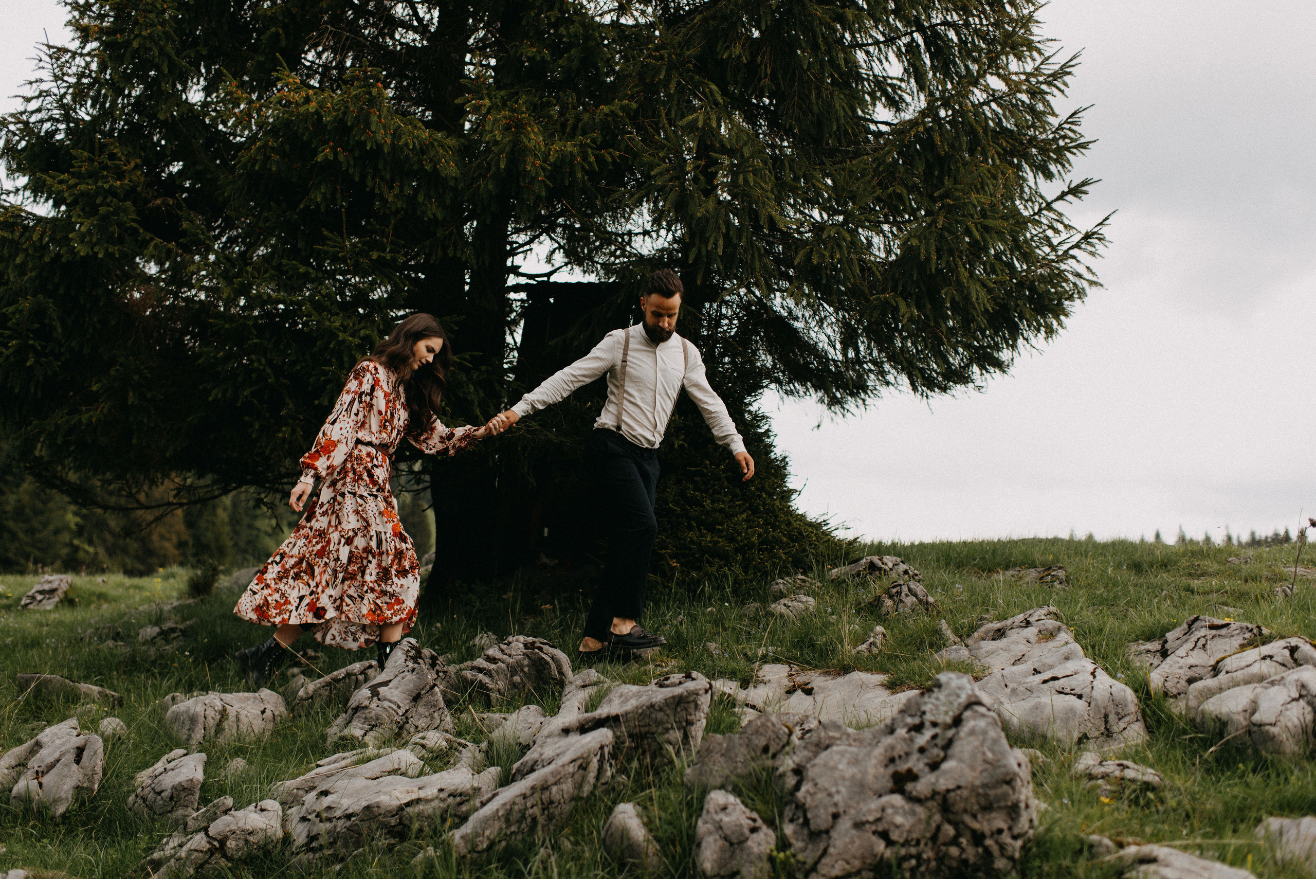 romania wedding photographer, fotograf nunta romania, nunta in romania, fotograf cupluri in romania, muntii apuseni, sedinta foto in multii apuseni, padis, vacute, cuplu vintage, vintage couple, landscape photographer, romania wild, romania salbatica, transylvania, raw moments, fotograf de nunti, videograf de nunti, spain wedding photographer, spain wedding, spain photographer