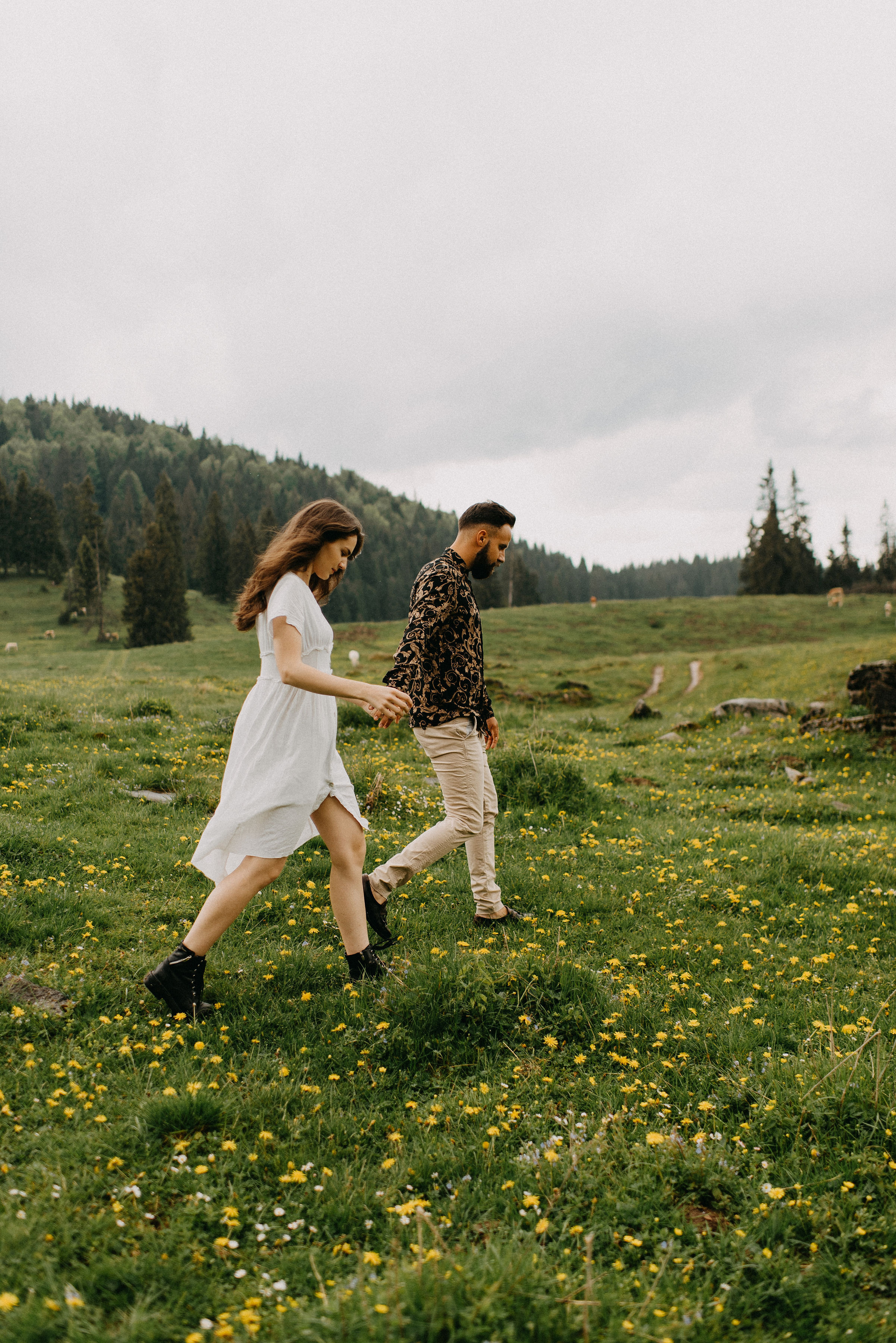 romania wedding photographer, fotograf nunta romania, nunta in romania, fotograf cupluri in romania, muntii apuseni, sedinta foto in multii apuseni, padis, vacute, cuplu vintage, vintage couple, landscape photographer, romania wild, romania salbatica, transylvania, raw moments, fotograf de nunti, videograf de nunti, spain wedding photographer, spain wedding, spain photographer