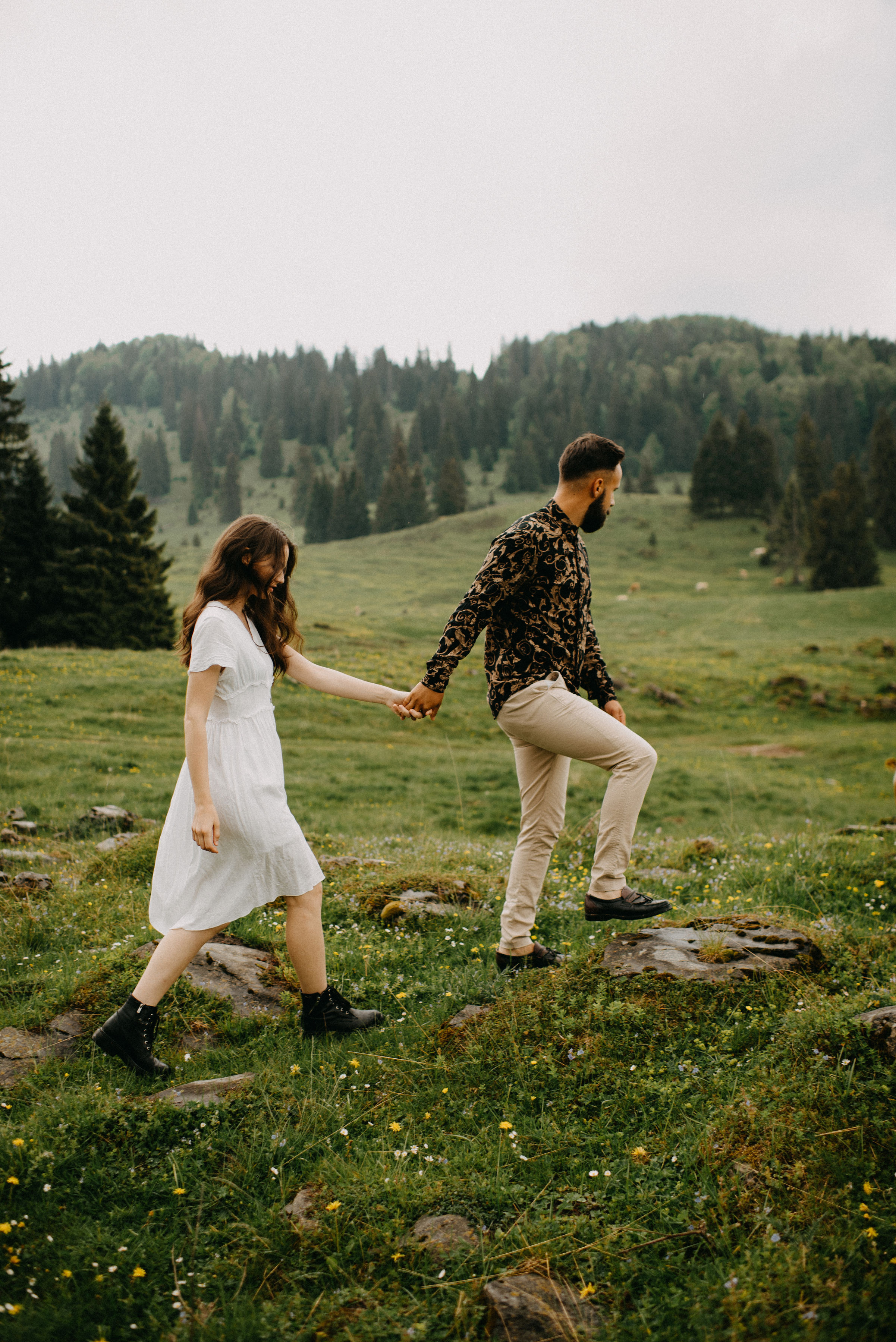 romania wedding photographer, fotograf nunta romania, nunta in romania, fotograf cupluri in romania, muntii apuseni, sedinta foto in multii apuseni, padis, vacute, cuplu vintage, vintage couple, landscape photographer, romania wild, romania salbatica, transylvania, raw moments, fotograf de nunti, videograf de nunti, spain wedding photographer, spain wedding, spain photographer