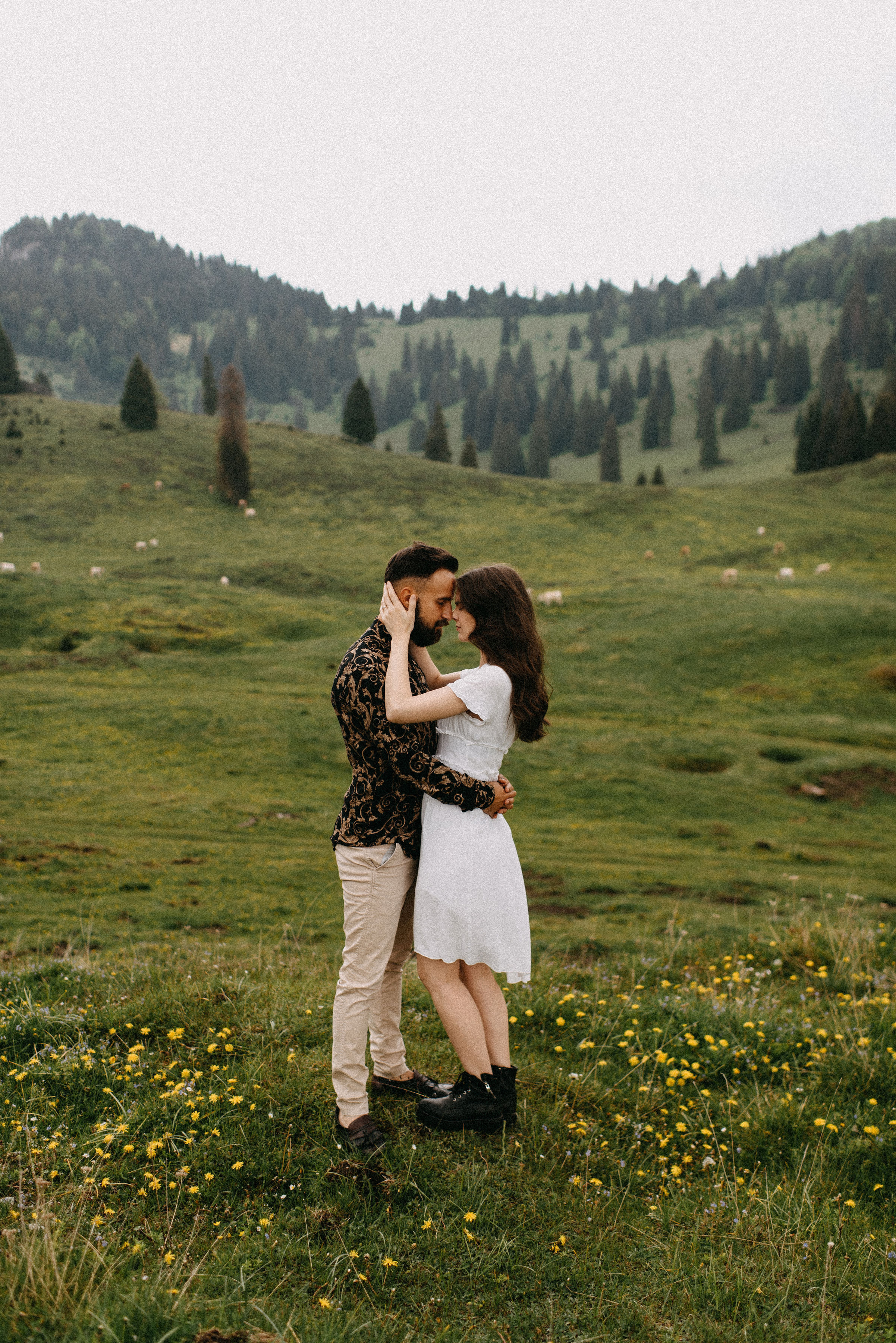 romania wedding photographer, fotograf nunta romania, nunta in romania, fotograf cupluri in romania, muntii apuseni, sedinta foto in multii apuseni, padis, vacute, cuplu vintage, vintage couple, landscape photographer, romania wild, romania salbatica, transylvania, raw moments, fotograf de nunti, videograf de nunti, spain wedding photographer, spain wedding, spain photographer
