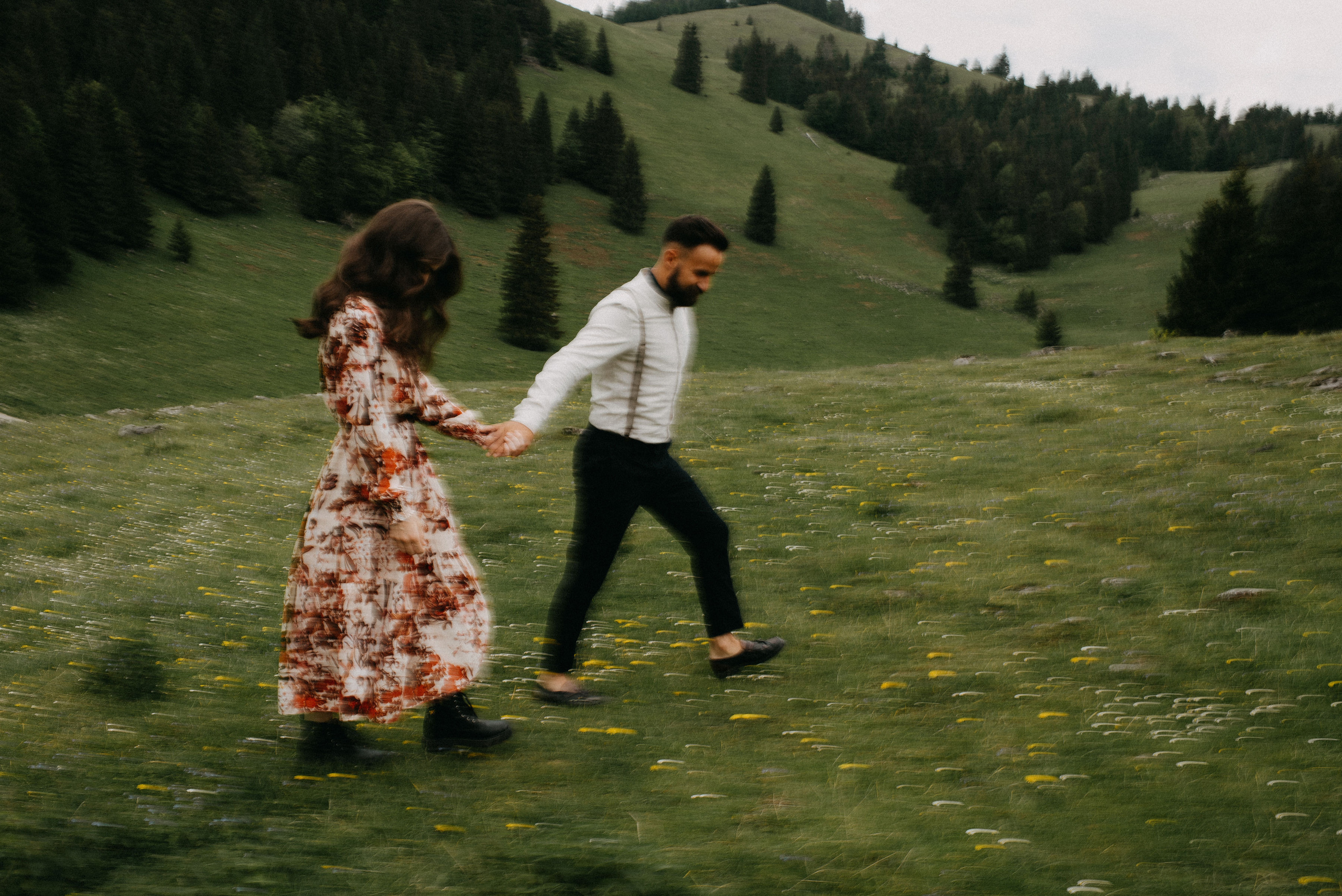 romania wedding photographer, fotograf nunta romania, nunta in romania, fotograf cupluri in romania, muntii apuseni, sedinta foto in multii apuseni, padis, vacute, cuplu vintage, vintage couple, landscape photographer, romania wild, romania salbatica, transylvania, raw moments, fotograf de nunti, videograf de nunti, spain wedding photographer, spain wedding, spain photographer