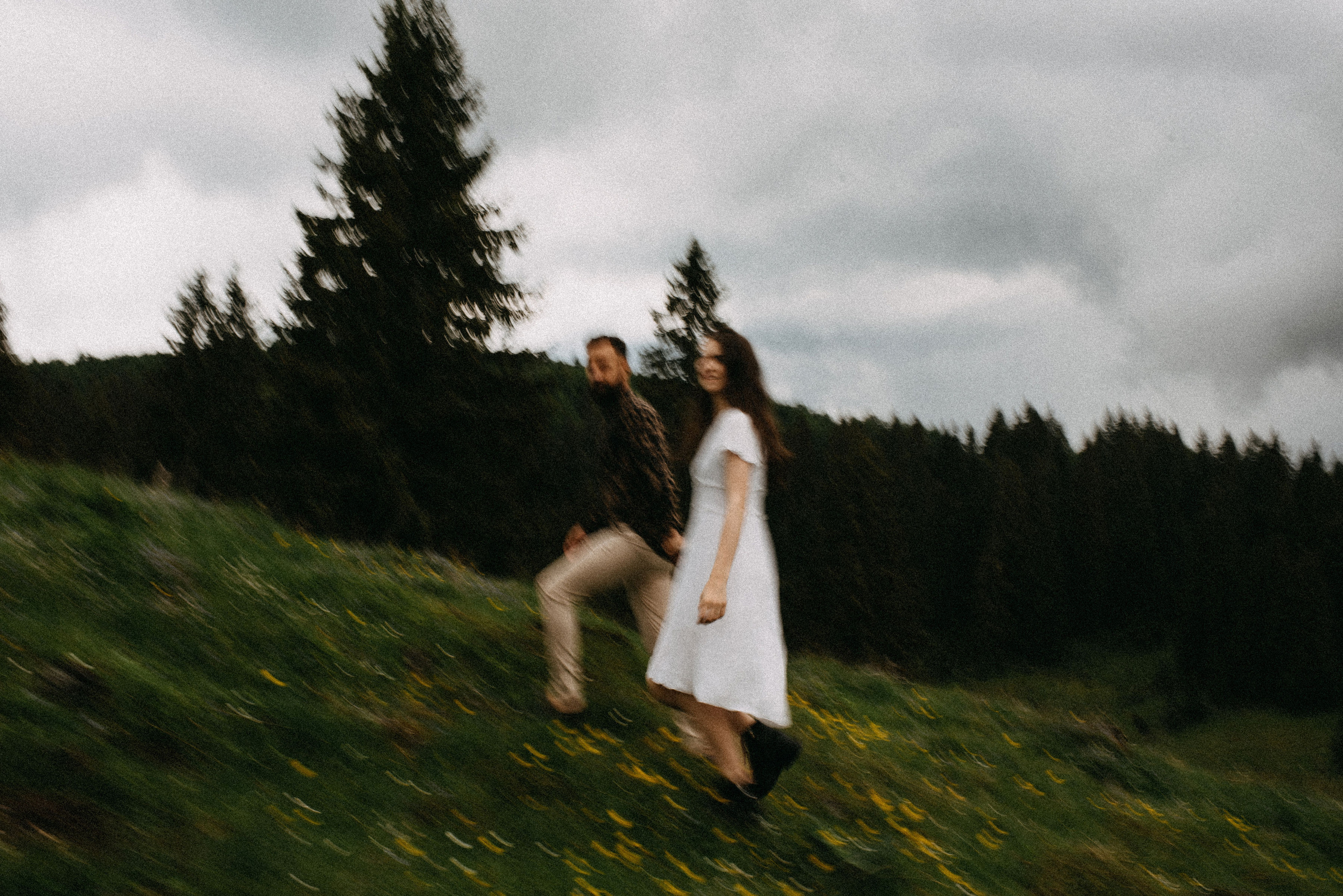 romania wedding photographer, fotograf nunta romania, nunta in romania, fotograf cupluri in romania, muntii apuseni, sedinta foto in multii apuseni, padis, vacute, cuplu vintage, vintage couple, landscape photographer, romania wild, romania salbatica, transylvania, raw moments, fotograf de nunti, videograf de nunti, spain wedding photographer, spain wedding, spain photographer