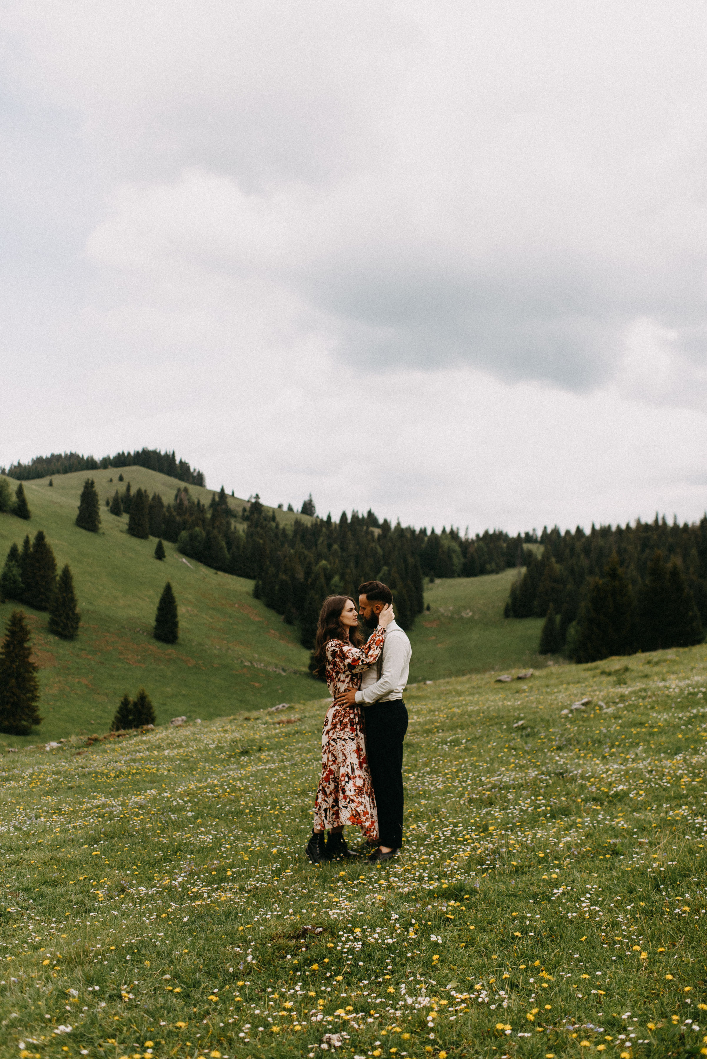romania wedding photographer, fotograf nunta romania, nunta in romania, fotograf cupluri in romania, muntii apuseni, sedinta foto in multii apuseni, padis, vacute, cuplu vintage, vintage couple, landscape photographer, romania wild, romania salbatica, transylvania, raw moments, fotograf de nunti, videograf de nunti, spain wedding photographer, spain wedding, spain photographer