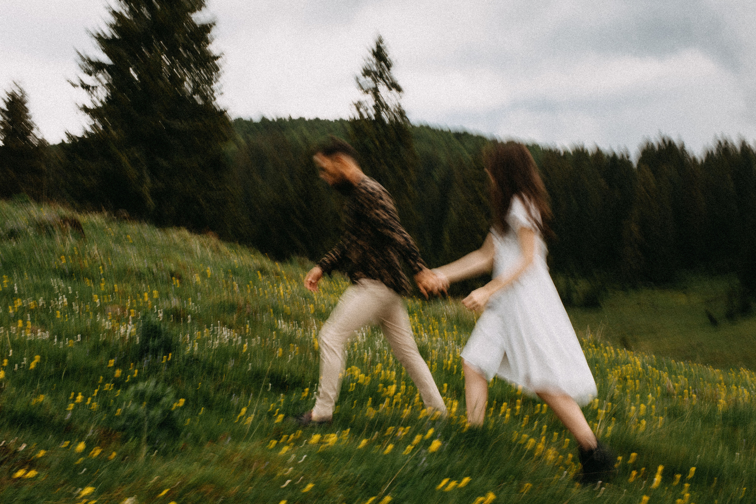 romania wedding photographer, fotograf nunta romania, nunta in romania, fotograf cupluri in romania, muntii apuseni, sedinta foto in multii apuseni, padis, vacute, cuplu vintage, vintage couple, landscape photographer, romania wild, romania salbatica, transylvania, raw moments, fotograf de nunti, videograf de nunti, spain wedding photographer, spain wedding, spain photographer