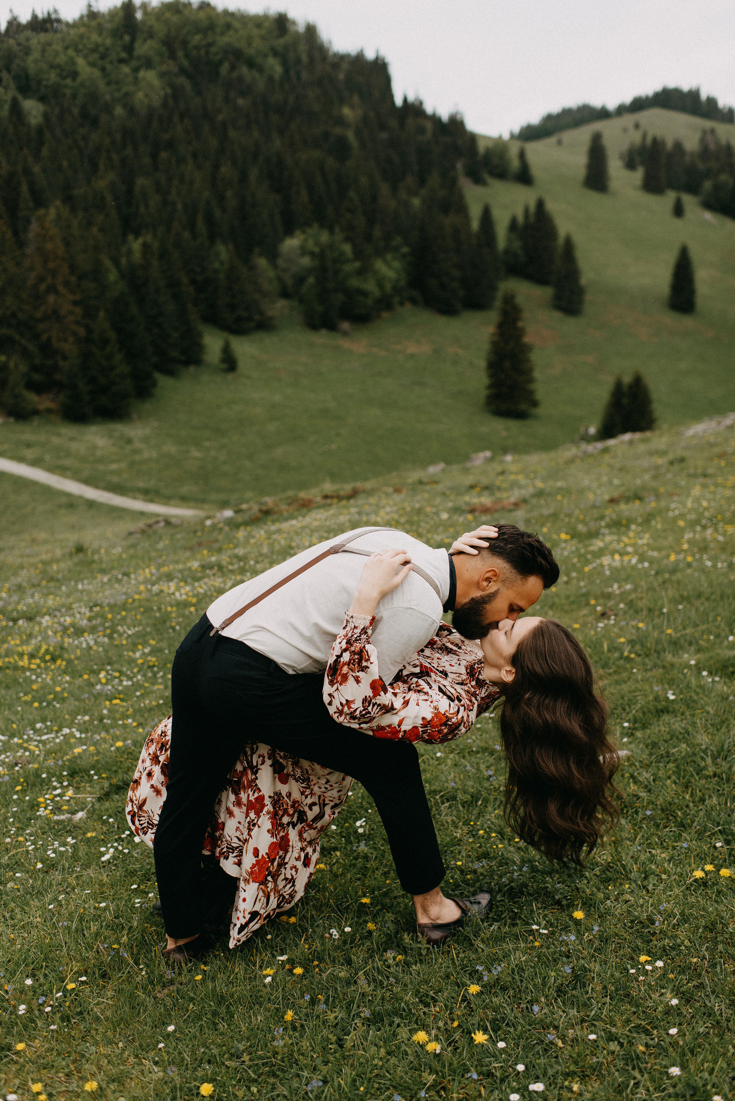 romania wedding photographer, fotograf nunta romania, nunta in romania, fotograf cupluri in romania, muntii apuseni, sedinta foto in multii apuseni, padis, vacute, cuplu vintage, vintage couple, landscape photographer, romania wild, romania salbatica, transylvania, raw moments, fotograf de nunti, videograf de nunti, spain wedding photographer, spain wedding, spain photographer