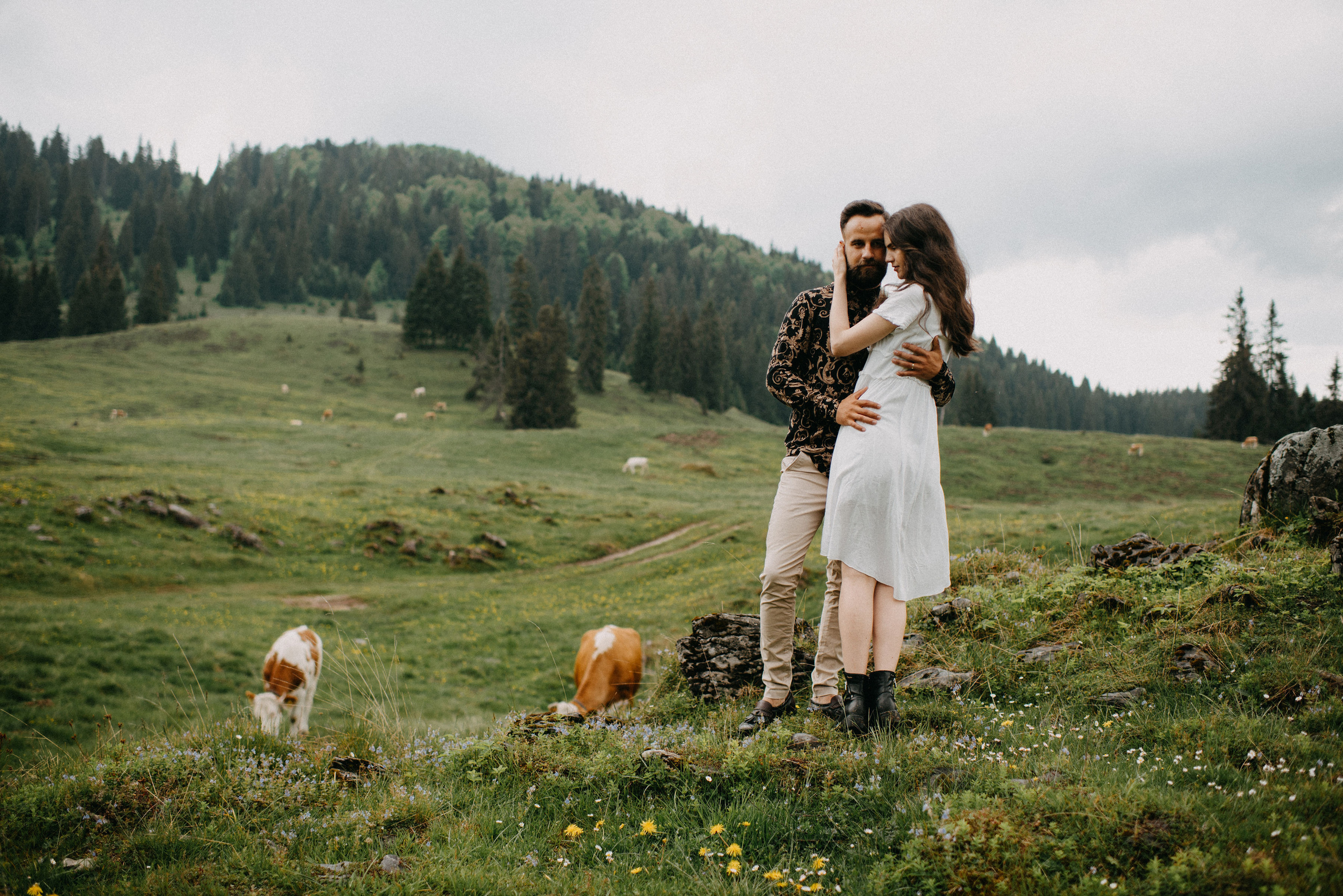 romania wedding photographer, fotograf nunta romania, nunta in romania, fotograf cupluri in romania, muntii apuseni, sedinta foto in multii apuseni, padis, vacute, cuplu vintage, vintage couple, landscape photographer, romania wild, romania salbatica, transylvania, raw moments, fotograf de nunti, videograf de nunti, spain wedding photographer, spain wedding, spain photographer