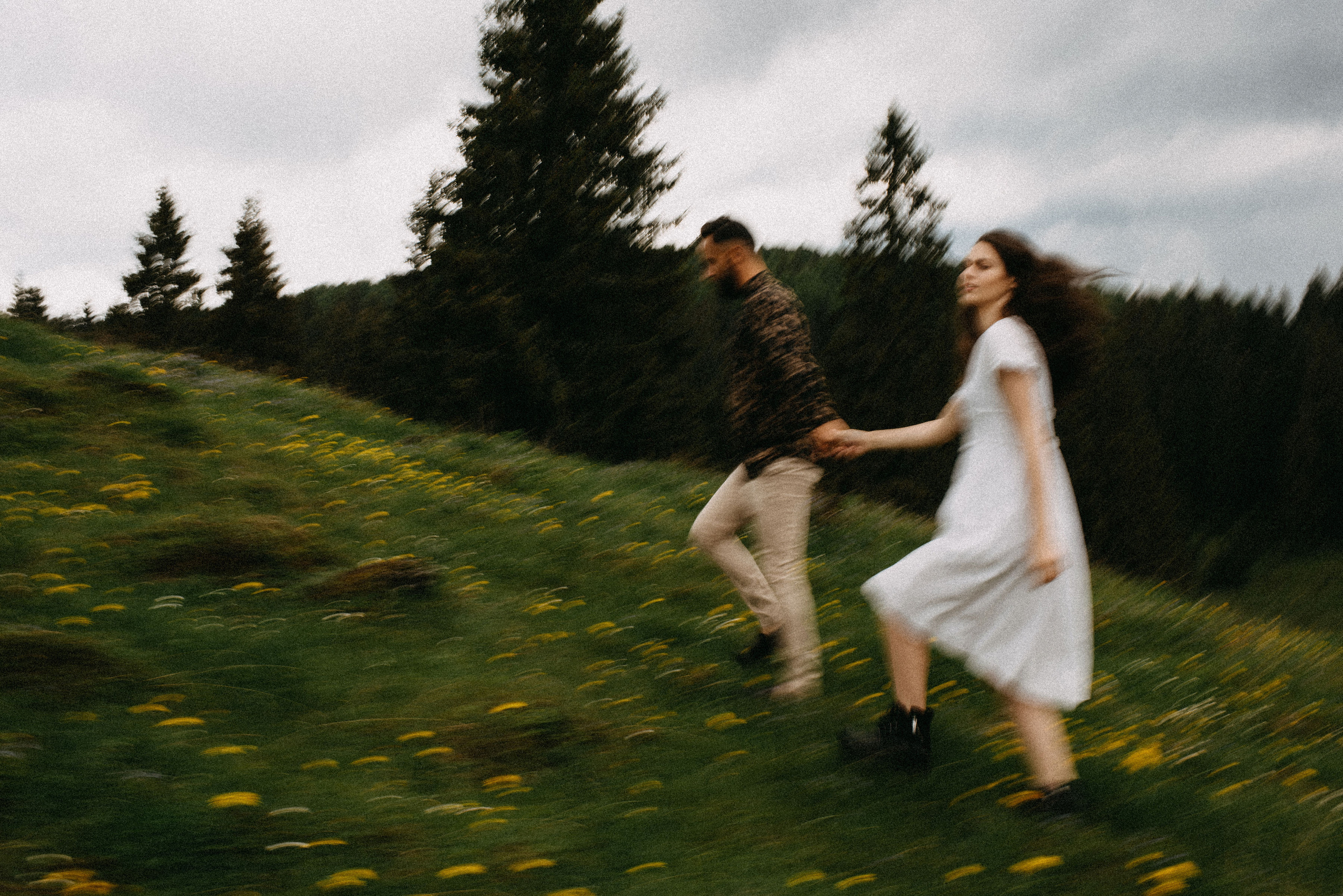 romania wedding photographer, fotograf nunta romania, nunta in romania, fotograf cupluri in romania, muntii apuseni, sedinta foto in multii apuseni, padis, vacute, cuplu vintage, vintage couple, landscape photographer, romania wild, romania salbatica, transylvania, raw moments, fotograf de nunti, videograf de nunti, spain wedding photographer, spain wedding, spain photographer