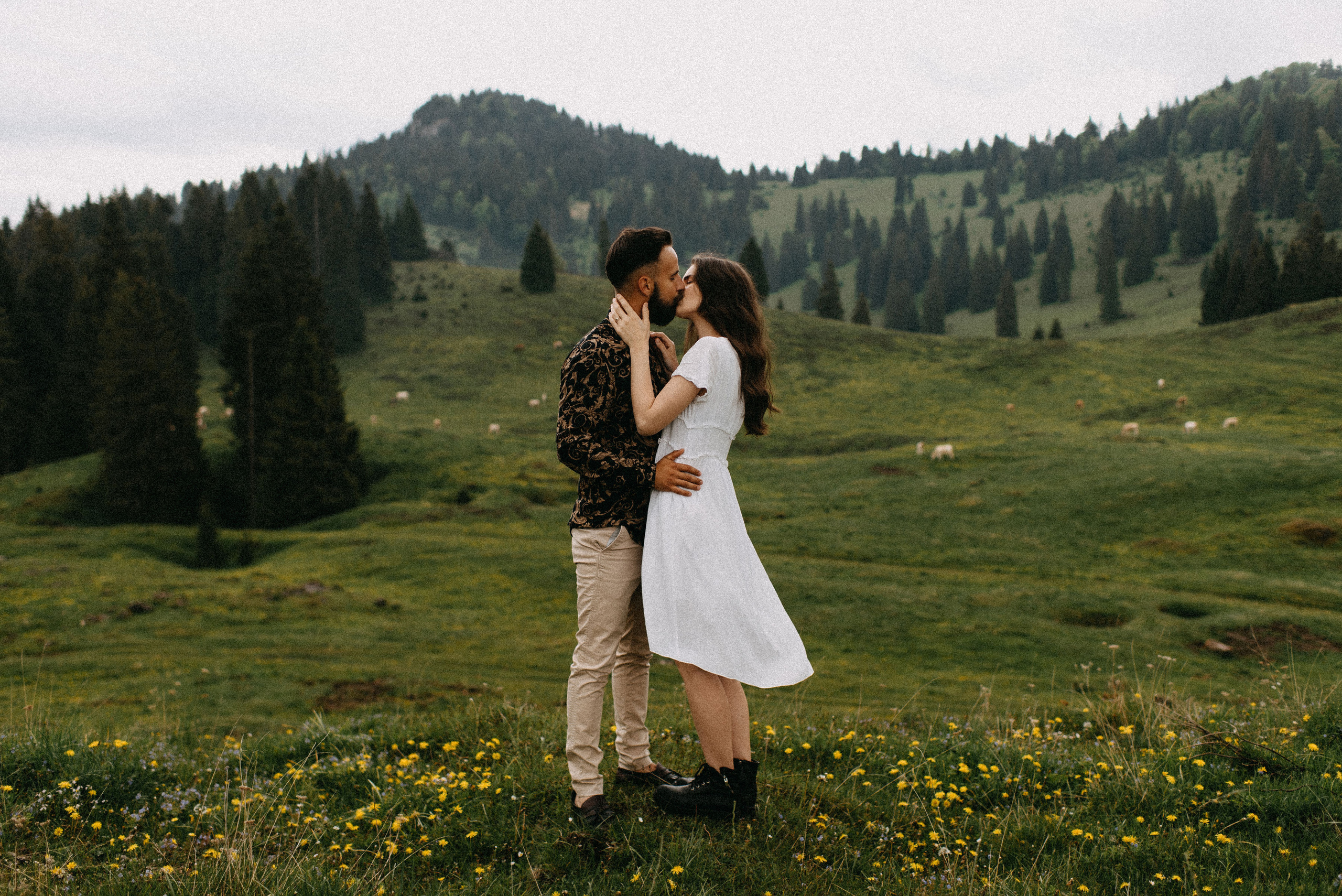romania wedding photographer, fotograf nunta romania, nunta in romania, fotograf cupluri in romania, muntii apuseni, sedinta foto in multii apuseni, padis, vacute, cuplu vintage, vintage couple, landscape photographer, romania wild, romania salbatica, transylvania, raw moments, fotograf de nunti, videograf de nunti, spain wedding photographer, spain wedding, spain photographer