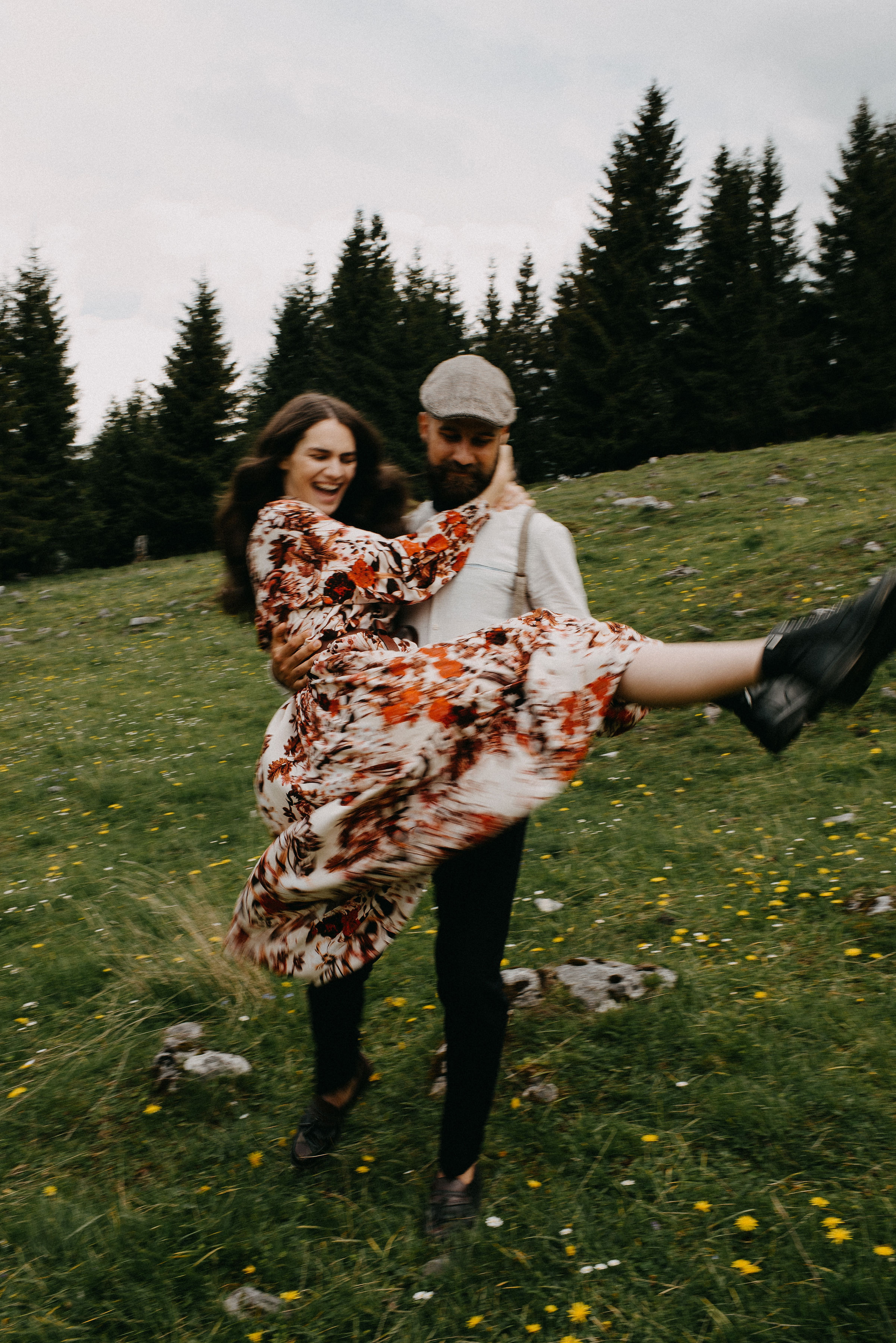 romania wedding photographer, fotograf nunta romania, nunta in romania, fotograf cupluri in romania, muntii apuseni, sedinta foto in multii apuseni, padis, vacute, cuplu vintage, vintage couple, landscape photographer, romania wild, romania salbatica, transylvania, raw moments, fotograf de nunti, videograf de nunti, spain wedding photographer, spain wedding, spain photographer