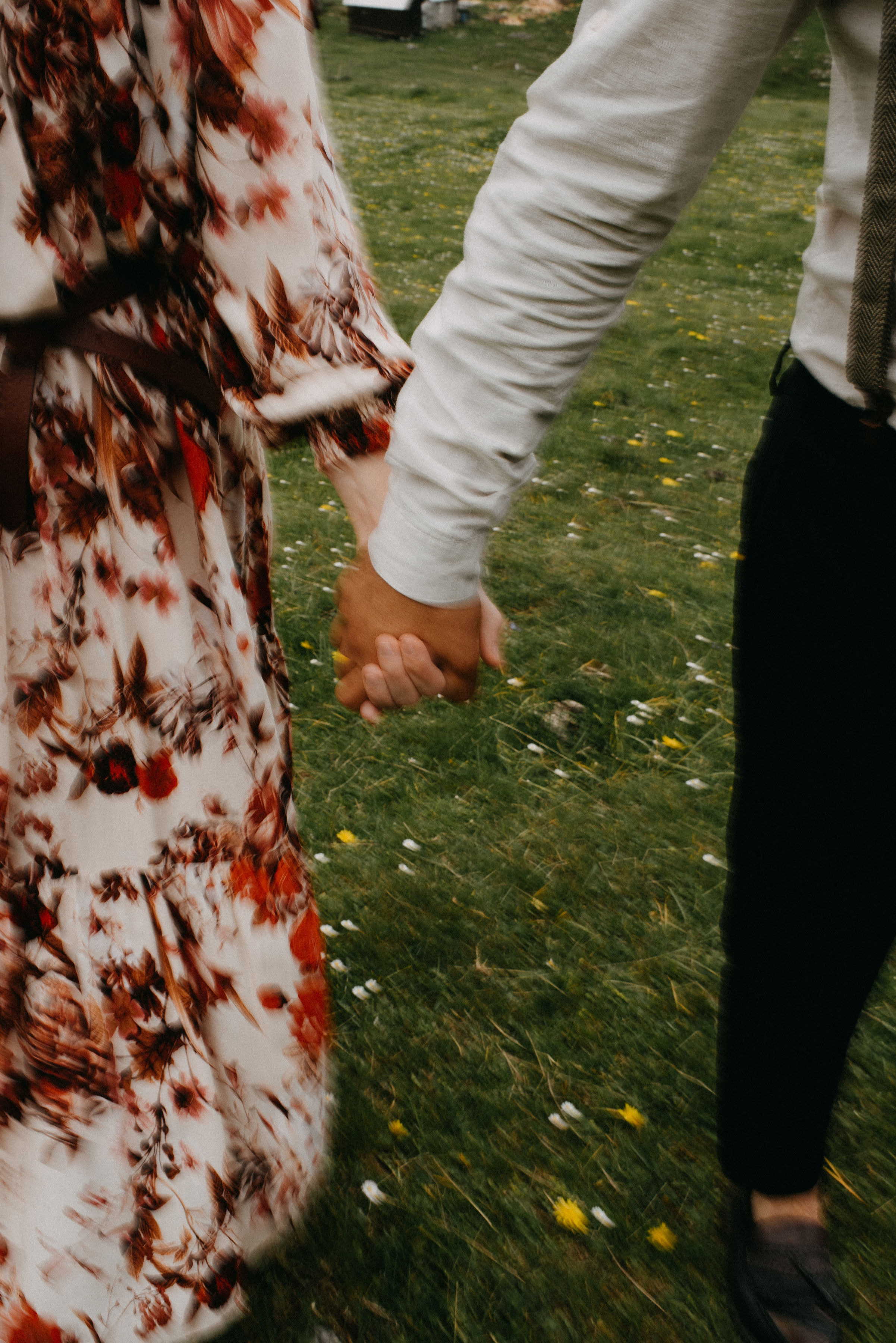 romania wedding photographer, fotograf nunta romania, nunta in romania, fotograf cupluri in romania, muntii apuseni, sedinta foto in multii apuseni, padis, vacute, cuplu vintage, vintage couple, landscape photographer, romania wild, romania salbatica, transylvania, raw moments, fotograf de nunti, videograf de nunti, spain wedding photographer, spain wedding, spain photographer