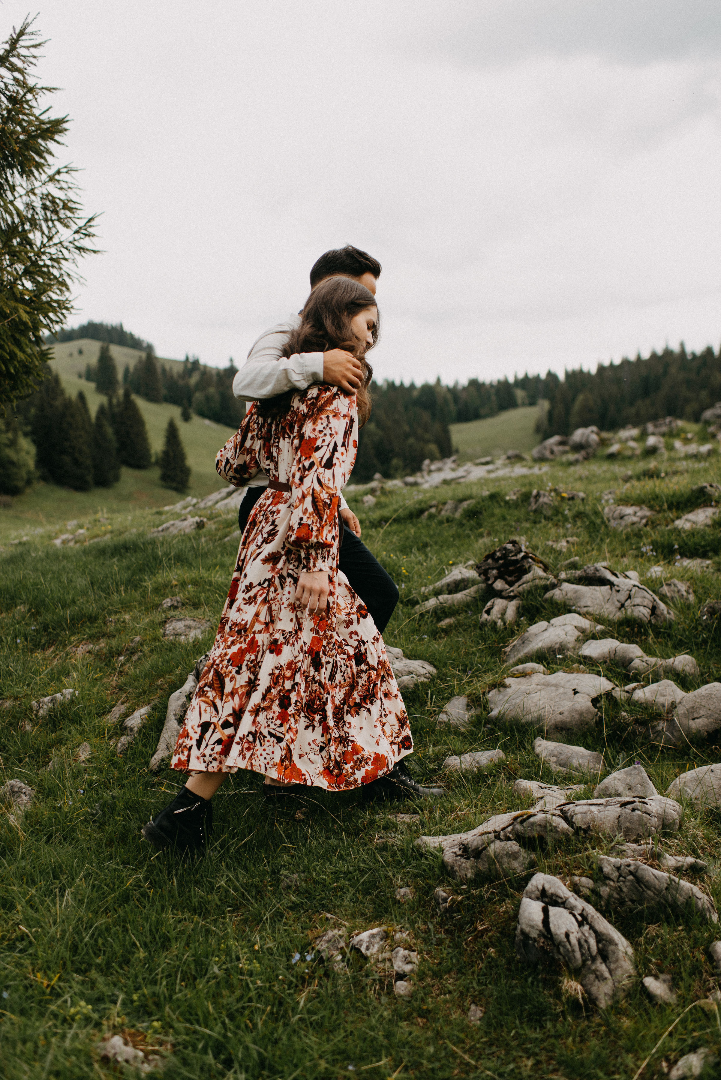 romania wedding photographer, fotograf nunta romania, nunta in romania, fotograf cupluri in romania, muntii apuseni, sedinta foto in multii apuseni, padis, vacute, cuplu vintage, vintage couple, landscape photographer, romania wild, romania salbatica, transylvania, raw moments, fotograf de nunti, videograf de nunti, spain wedding photographer, spain wedding, spain photographer