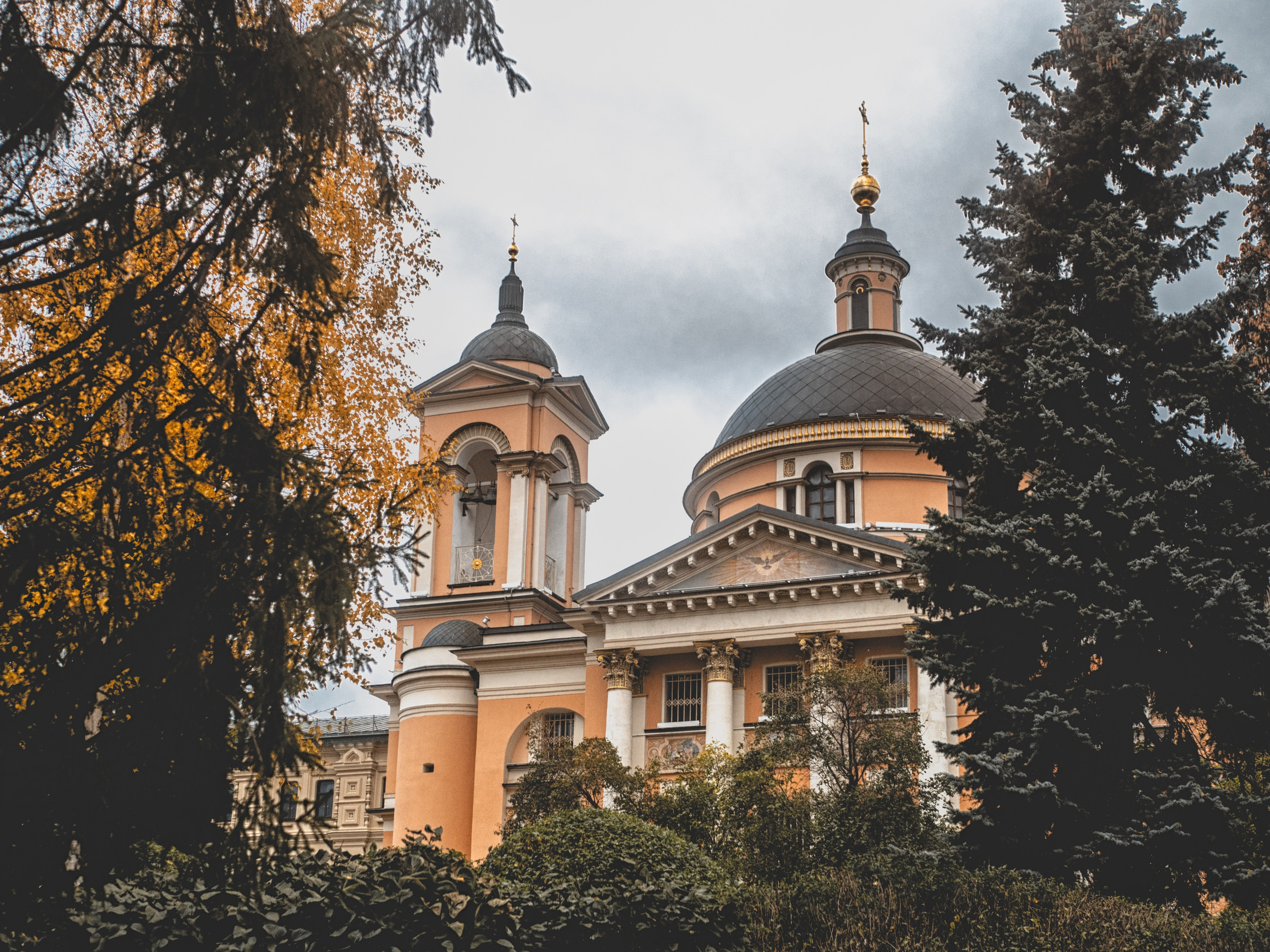 Moscou, une promenade vers Parc « Zaryadye » longeant Moskva-Reka. Photographe sur Cote d’Azur. Portraits de familles, couples, enfants, événements