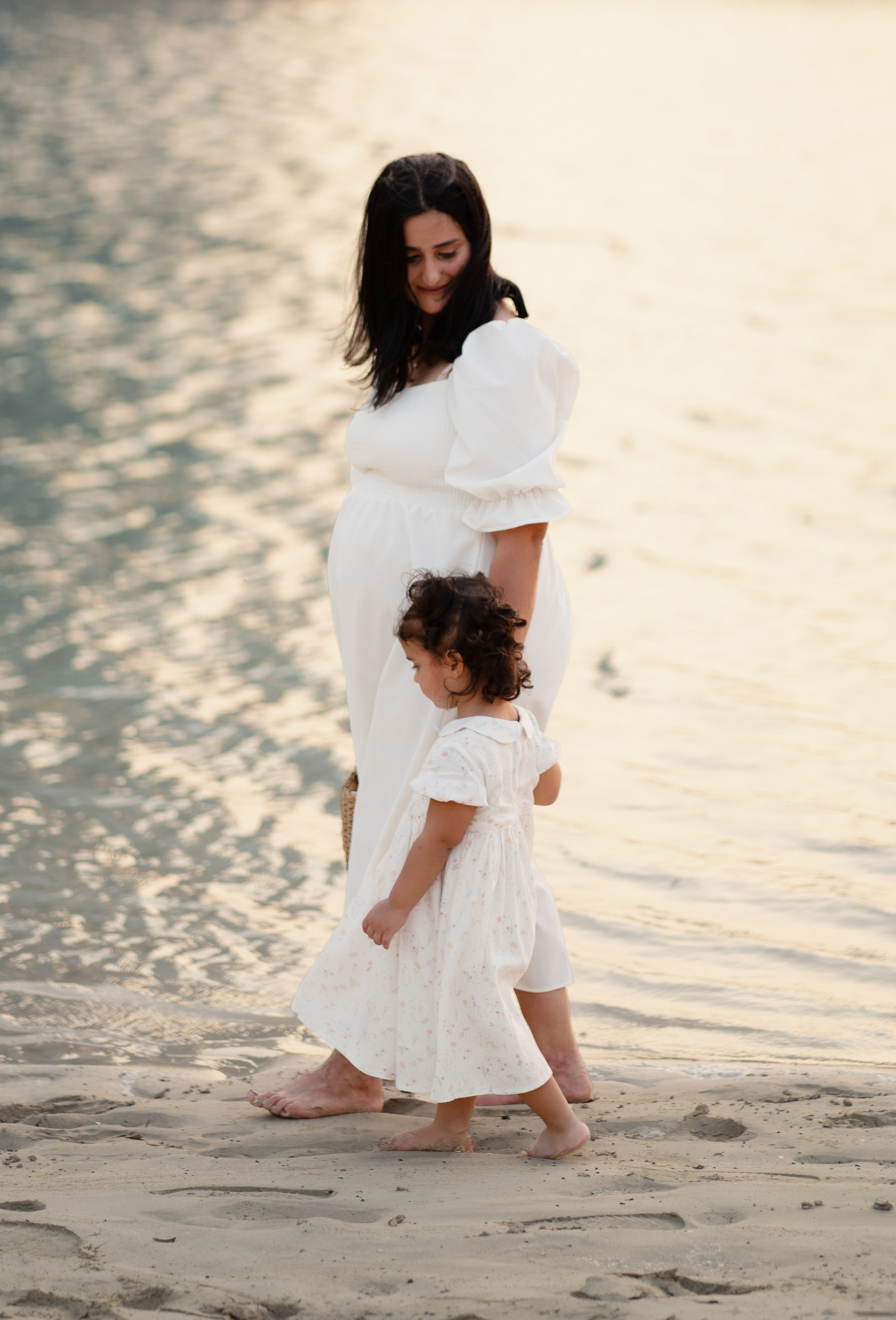 Maternity Photoshoot in Abu Dhabi — Gentle & Heartwarming Moments of Expecting. Mariia Safronova is your photographer in Abu Dhabi and Dubai