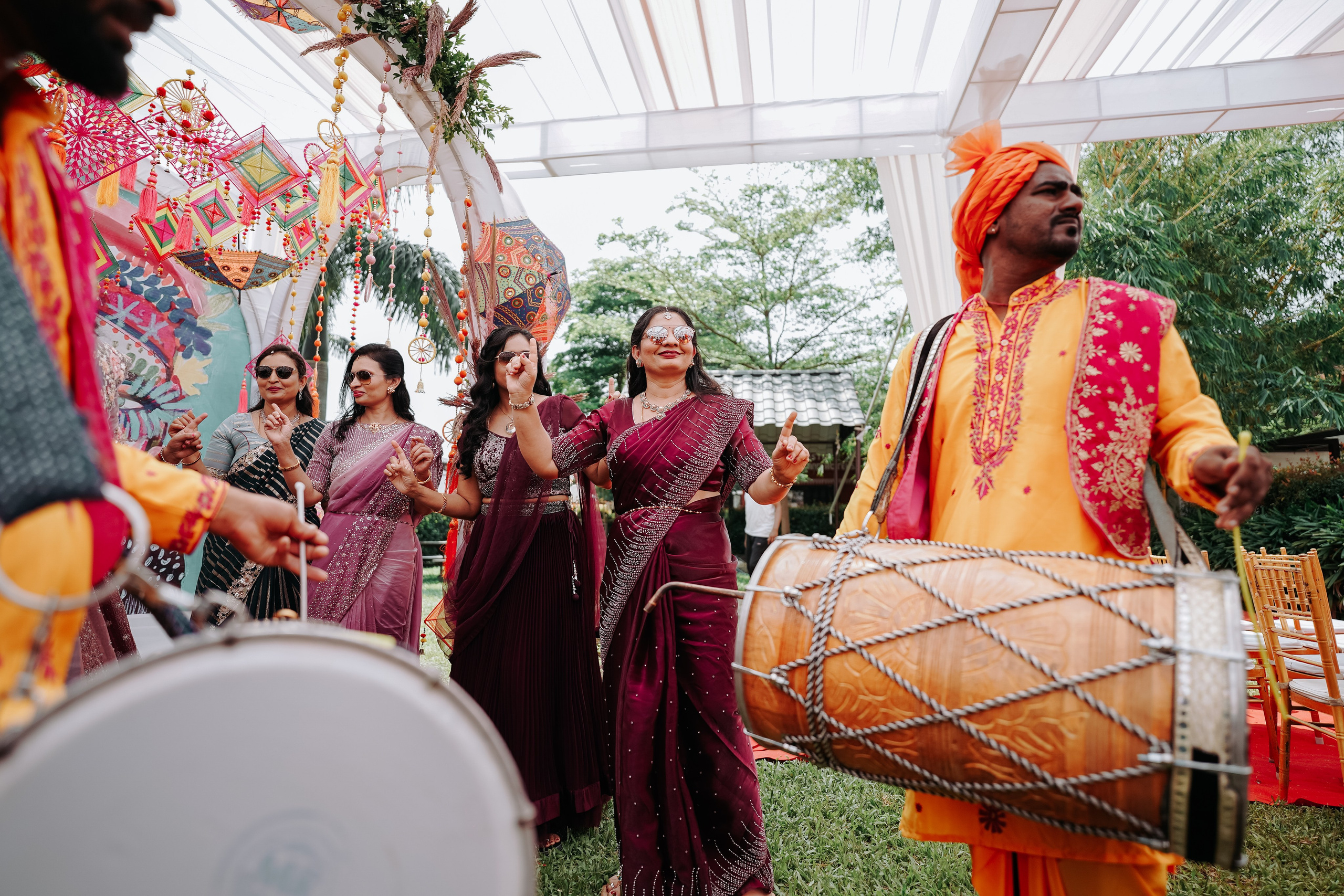 HALDI & MEHANDI. Wedding photographer Stalen Robert