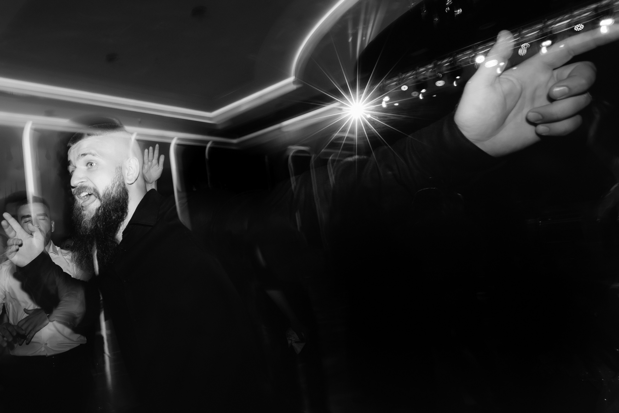 Atingerea e Dragoste. Servicii Foto Video în Chișinău și Europa ID-Brothers