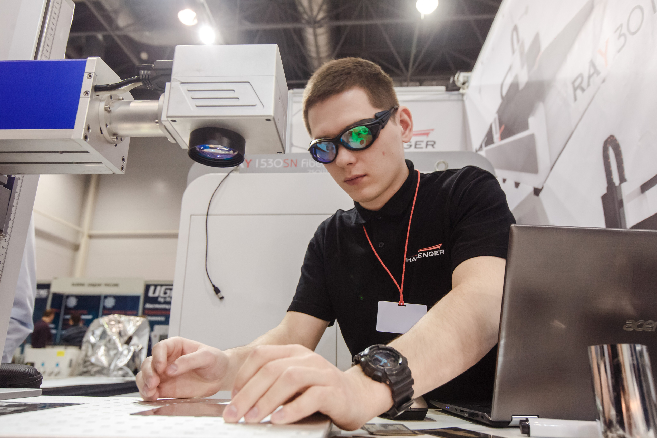 Exposición de Ingeniería Mecánica. Fotógrafo de retrato, familia y reportajes en Valencia | España | Europa Vitalii Lumier