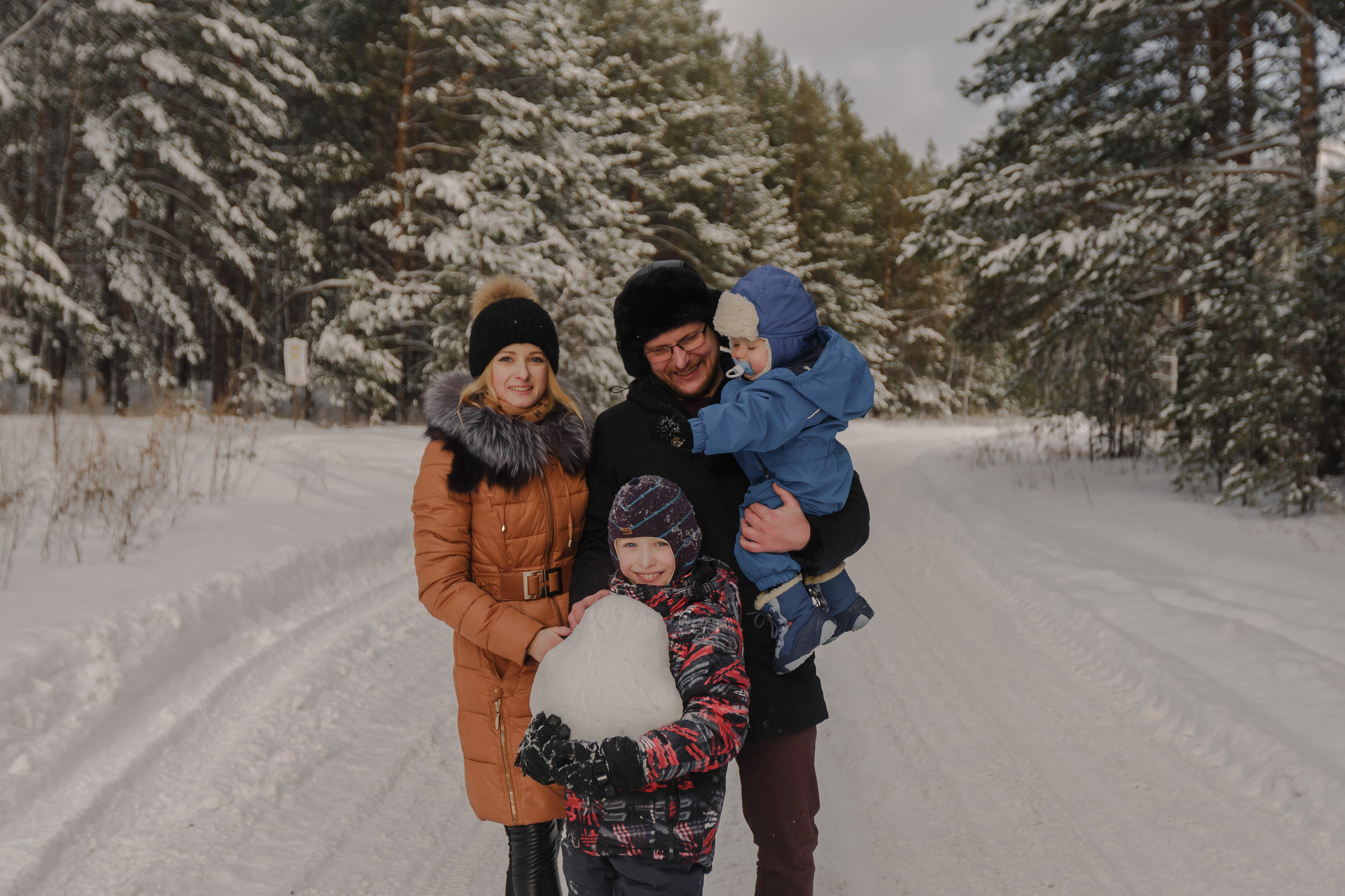 Preparándose para la Navidad. Fotógrafo de retrato, familia y reportajes en Valencia | España | Europa Vitalii Lumier