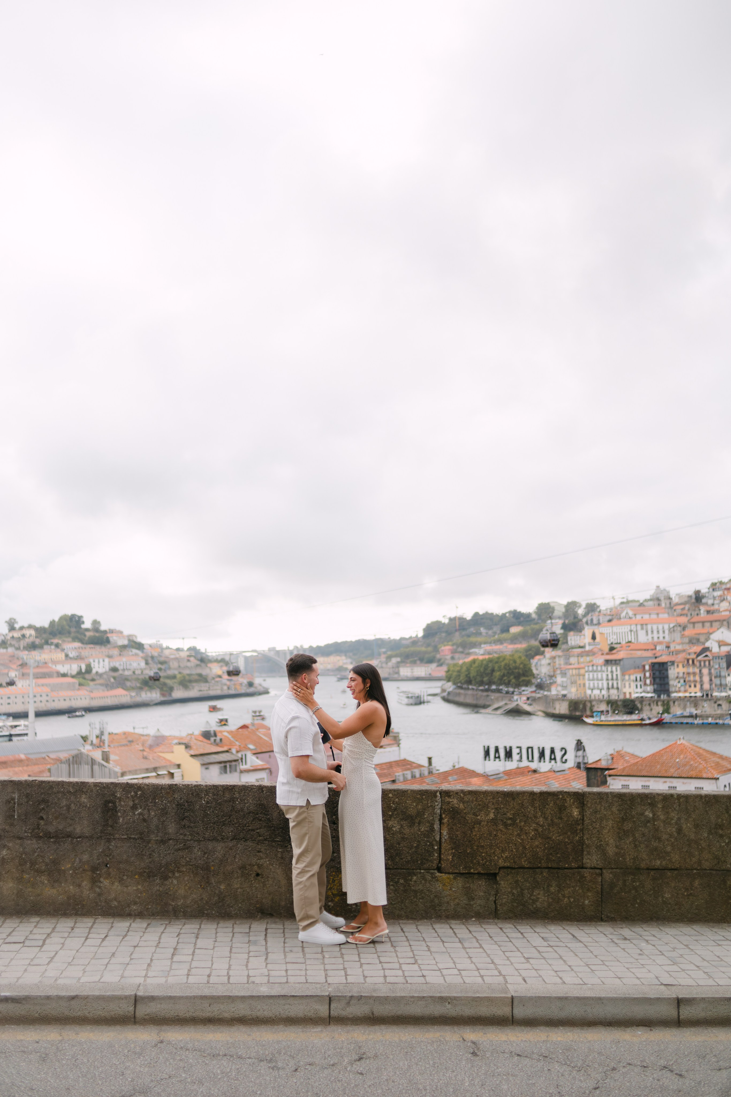 Wedding Proposal in Porto. Fotógrafo de casamentos e destination wedding no Porto, Portugal — Davi Valente | Lisboa, Douro, Roma e Lago de Como