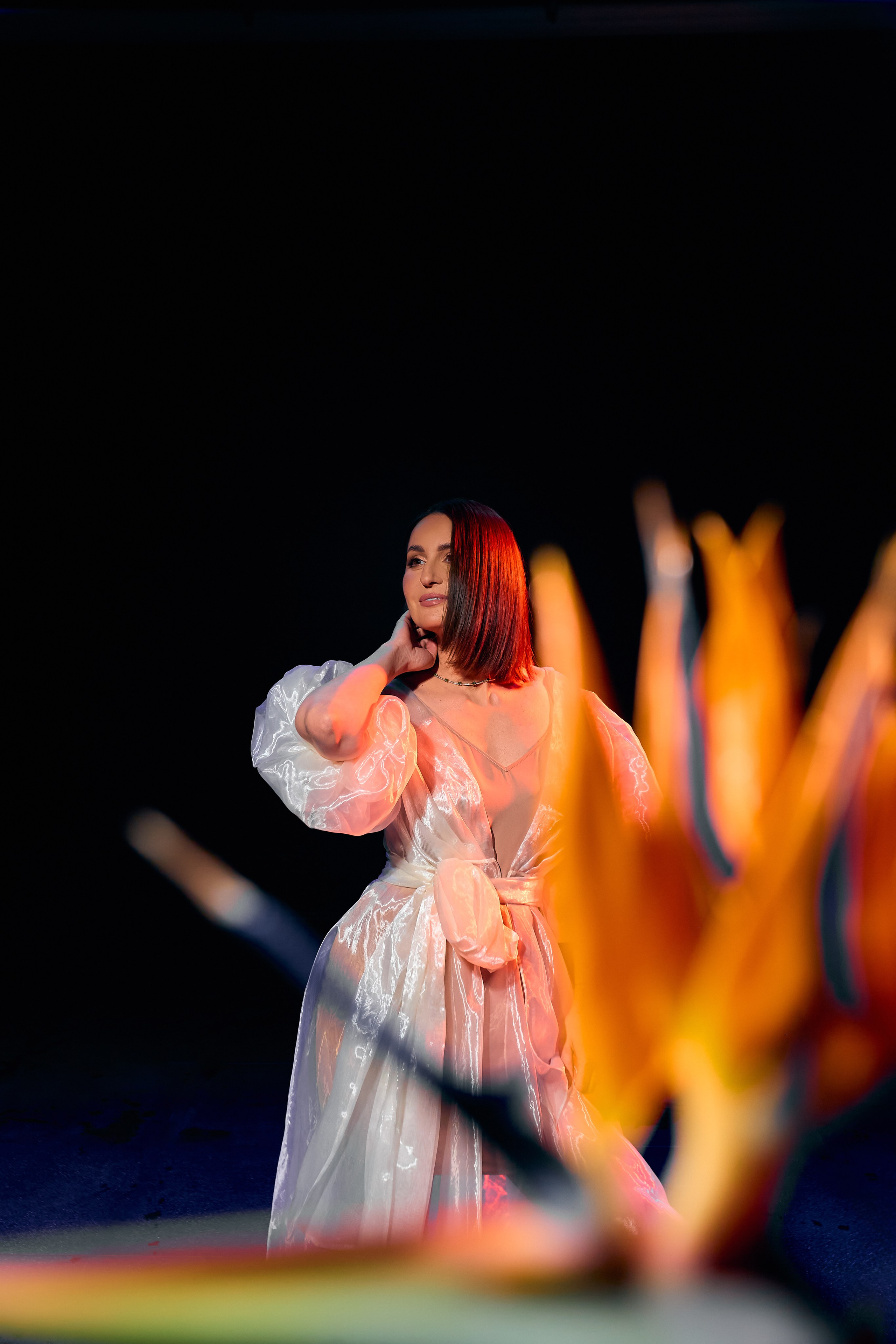 Delikatna sesja zdjęciowa z wodą i kwiatami – magia światła i odbić. Portrait & Fashion Photographer | Сannes, Paris, Monaco, Dubai, Kyiv — - Alisa Postnykova