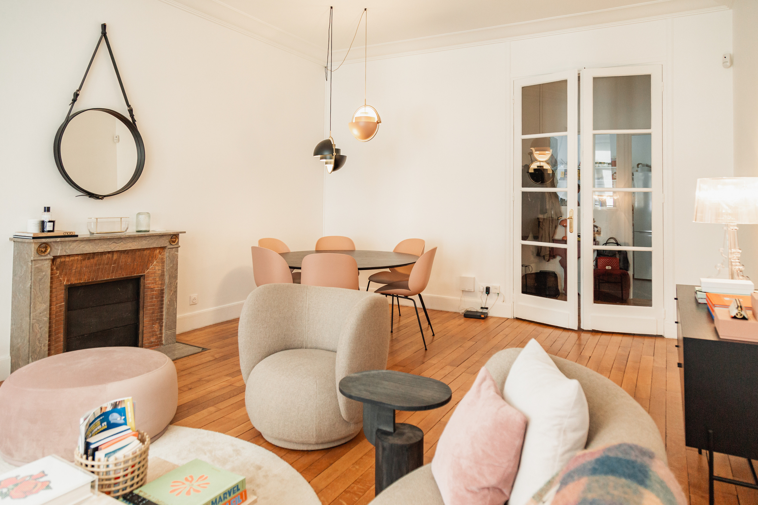 Appartement. Photographe de voitures à Paris — Vitalii Motruk